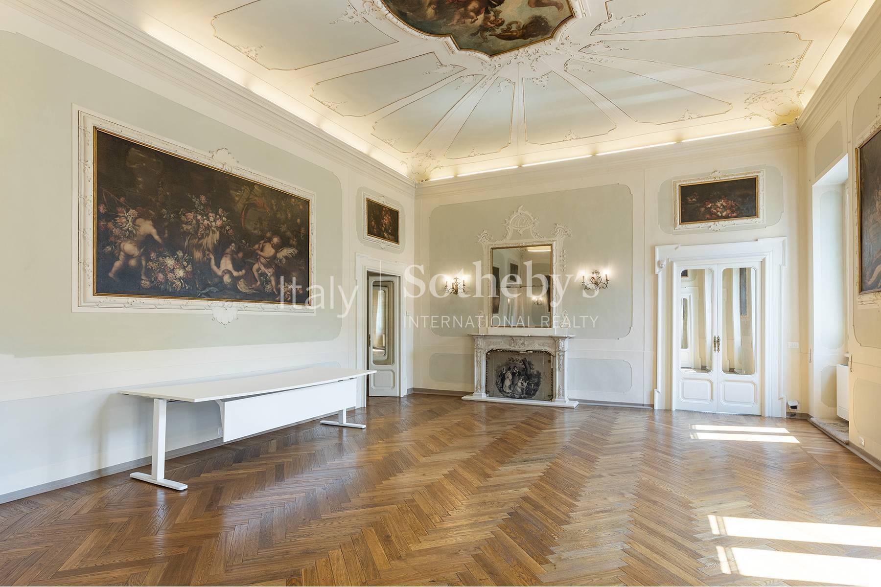 Elegant frescoed bel étage in the center of Verona - 7
