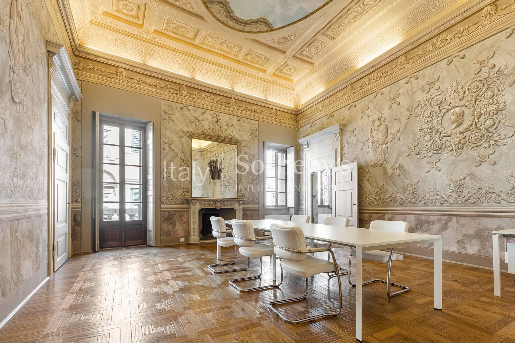 Elegant frescoed bel étage in the center of Verona - 5