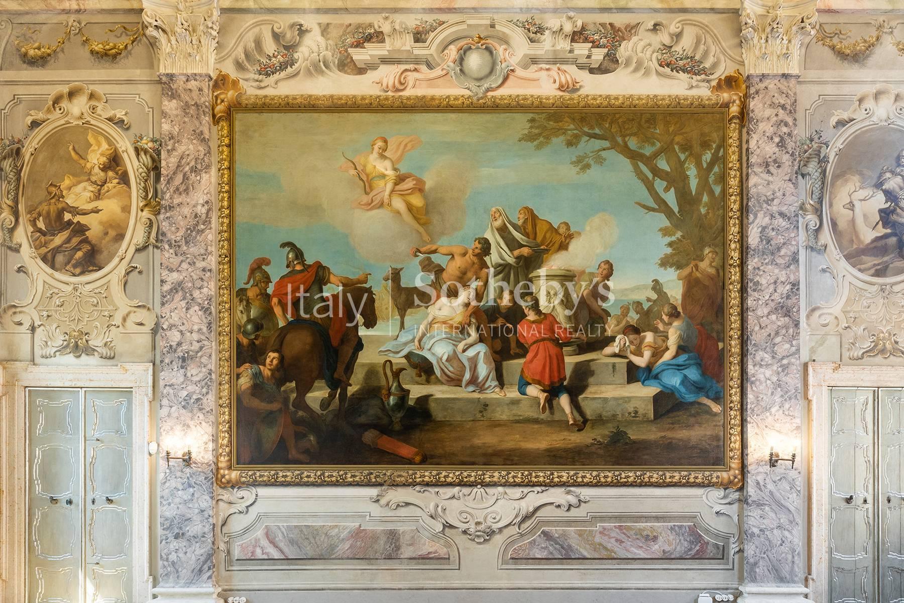 Elegant frescoed bel étage in the center of Verona - 4