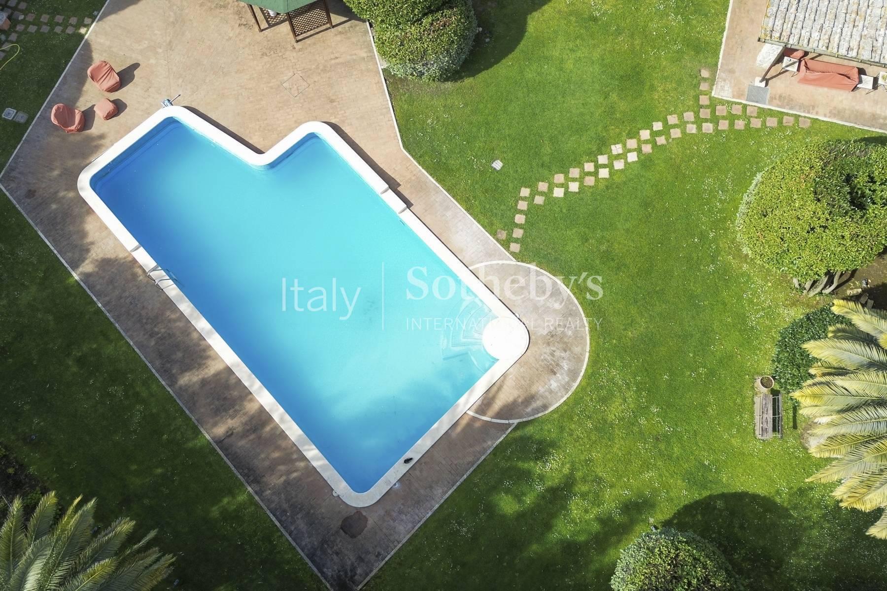 Charming villa with garden, pool and tennis - 2