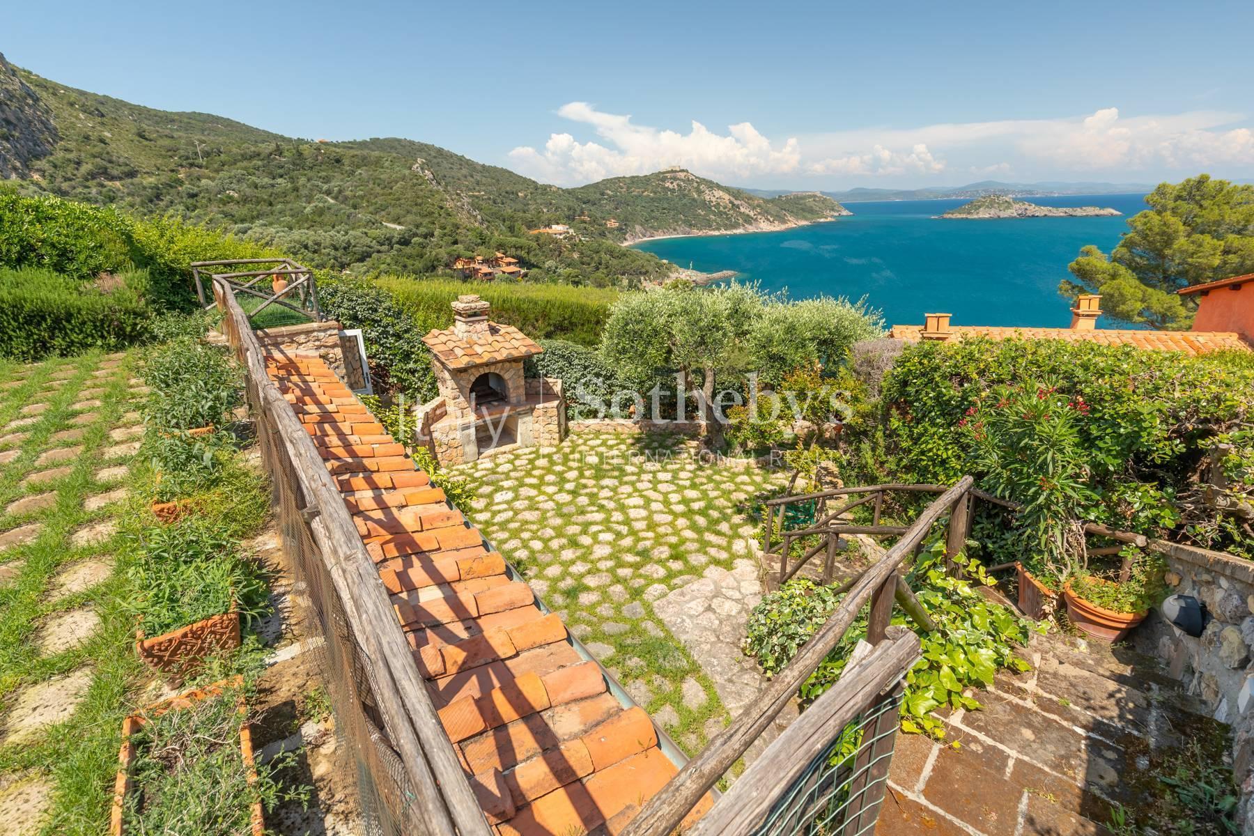 Spectacular portion of villa with direct access to the sea - 8