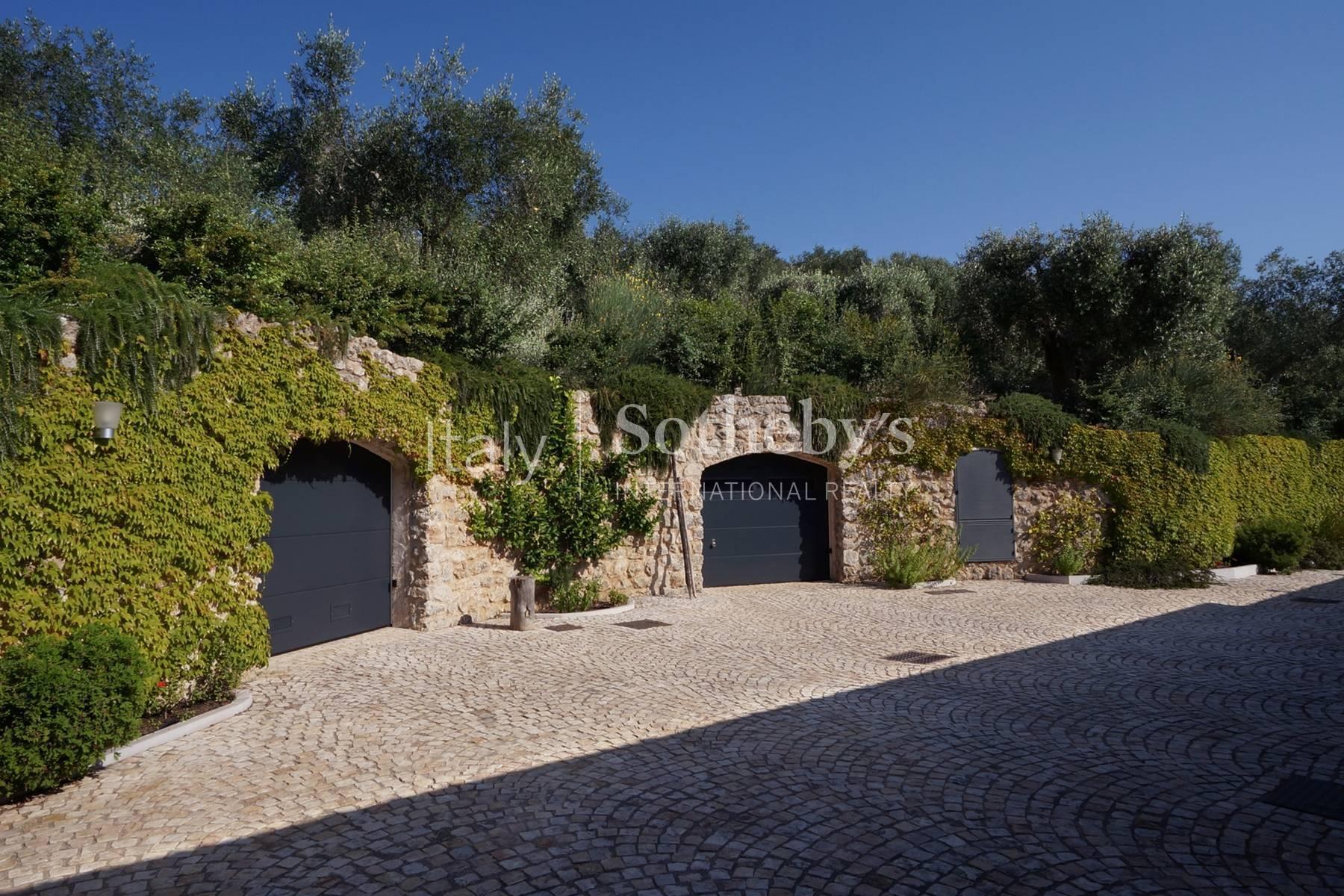 A classic villa where antiquity meets modernity - 12