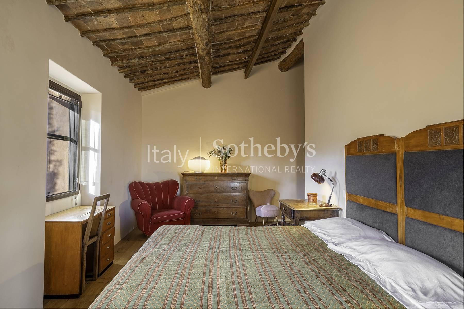 Luxurious 6 bedroom villa with pool near Siena - 21