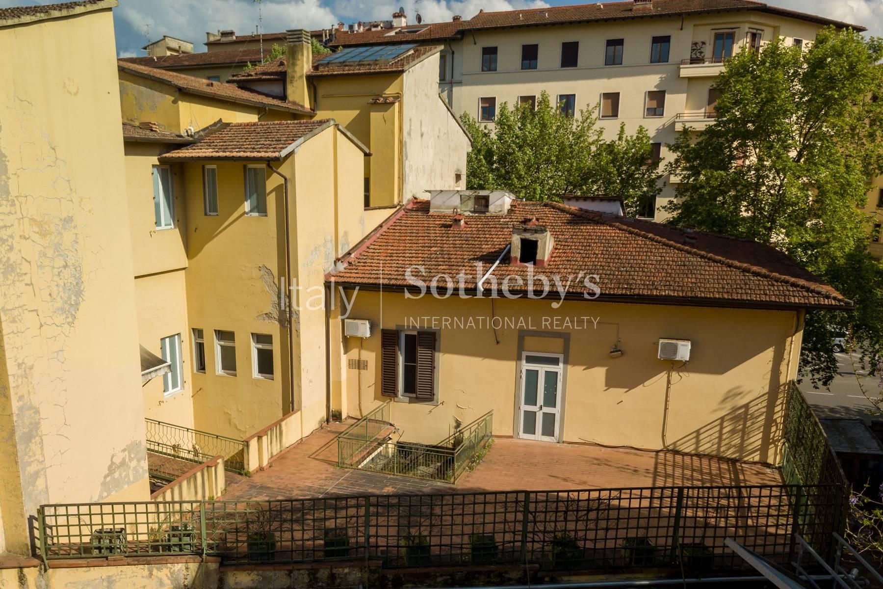 Zwei Gebäude im Wohngebiet Beccaria von Florenz - 8