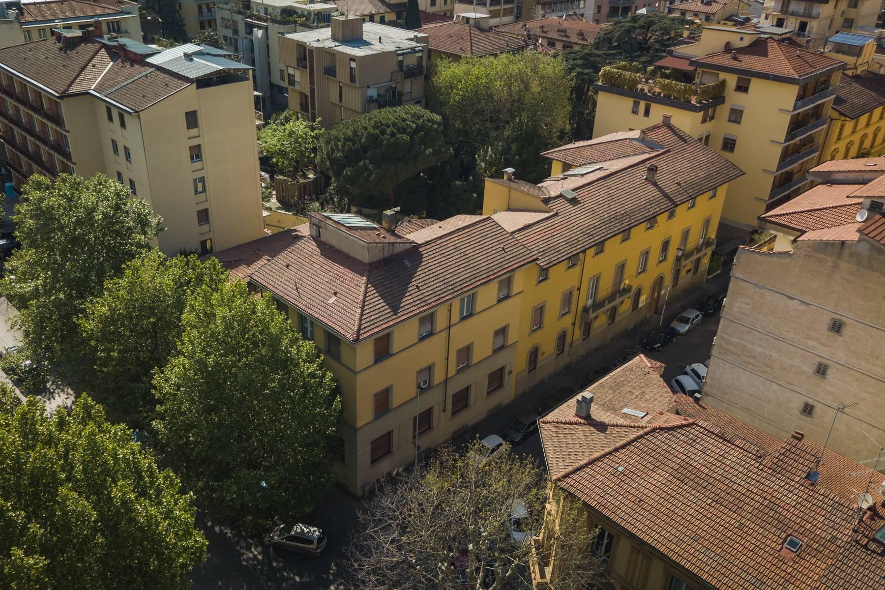 Zwei Gebäude im Wohngebiet Beccaria von Florenz - 1
