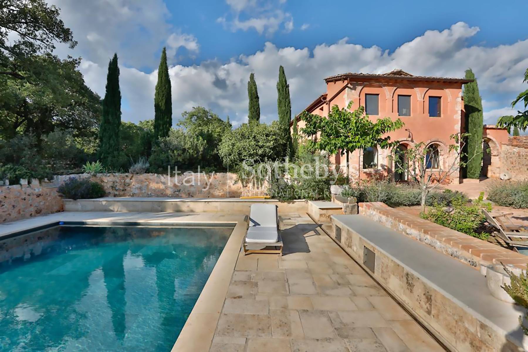 Luxurious 6 bedroom villa with pool near Siena - 2