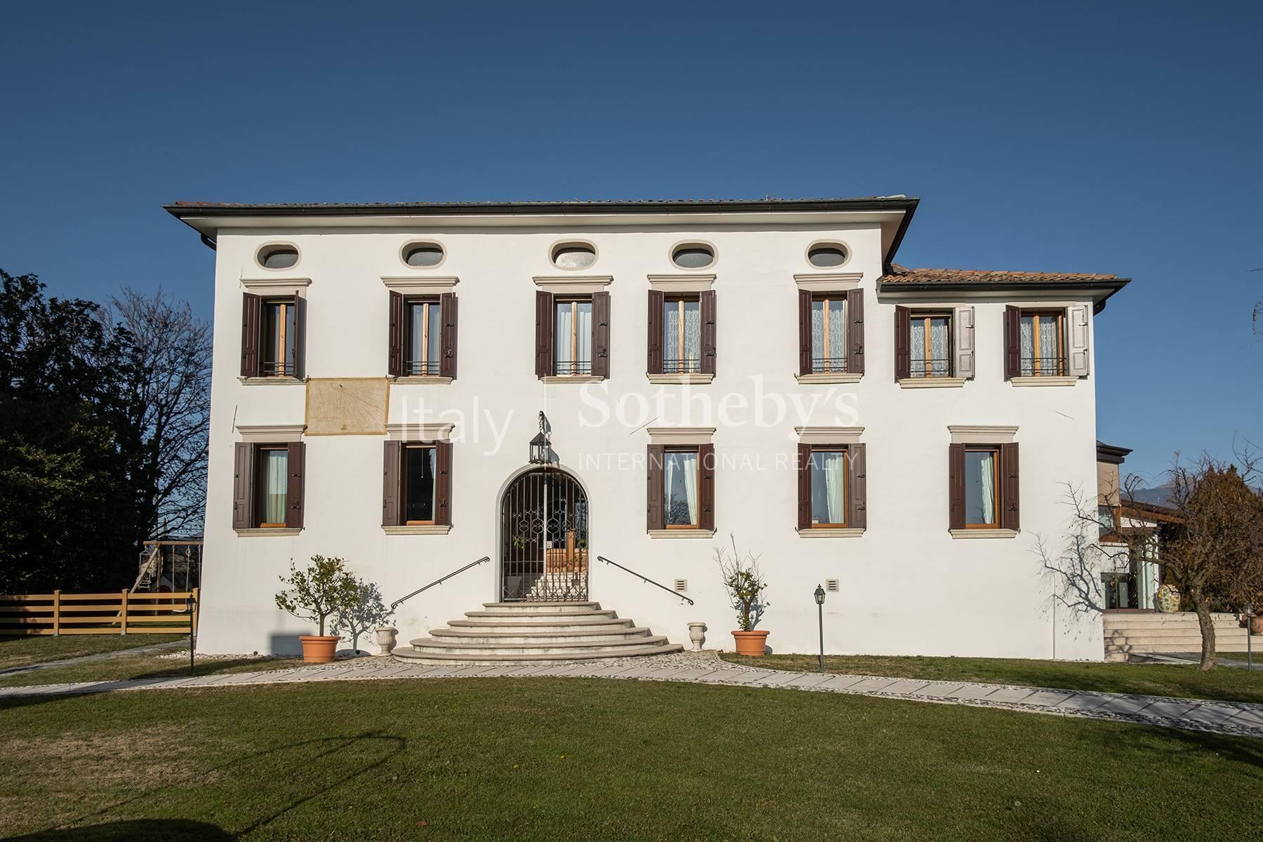 Elegante villa restaurata in collina con uliveto ed annessi - 12