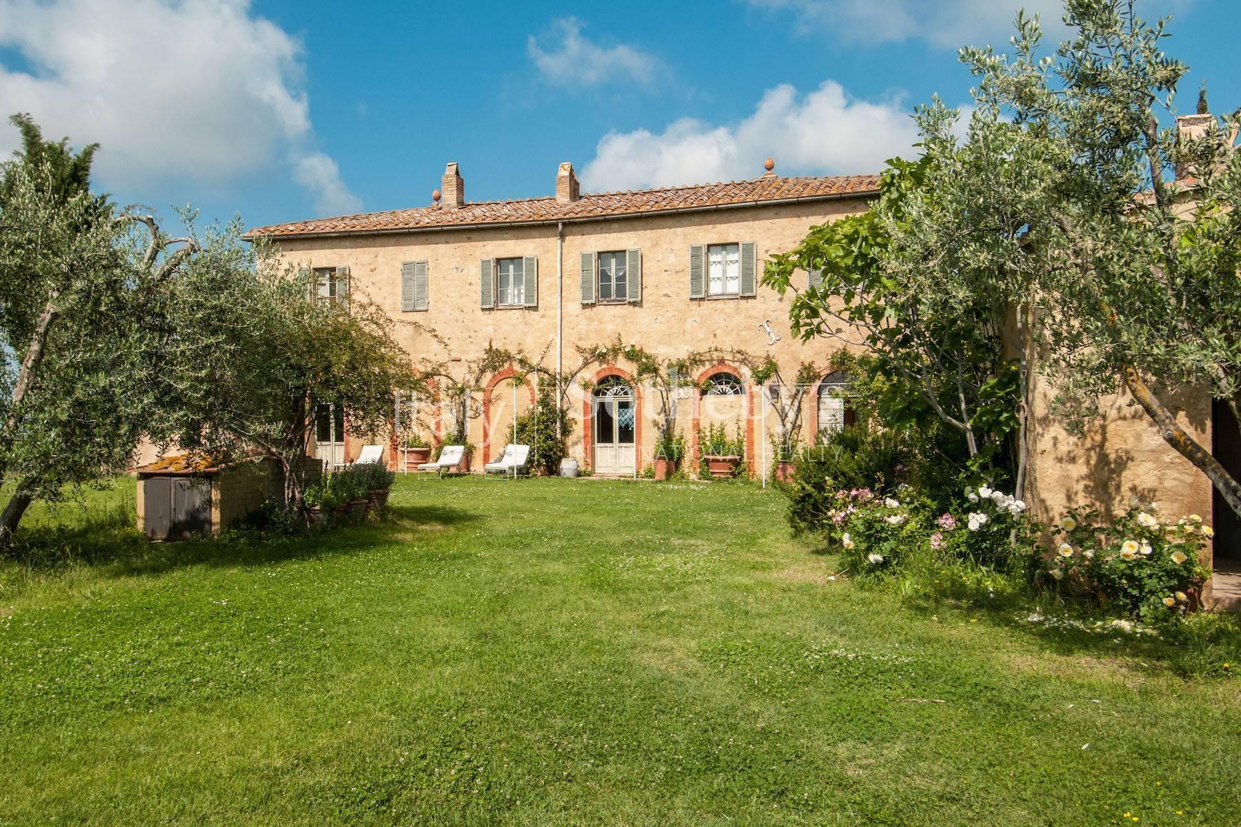 A charming Tuscan villa in the heart of Montalcino - 2