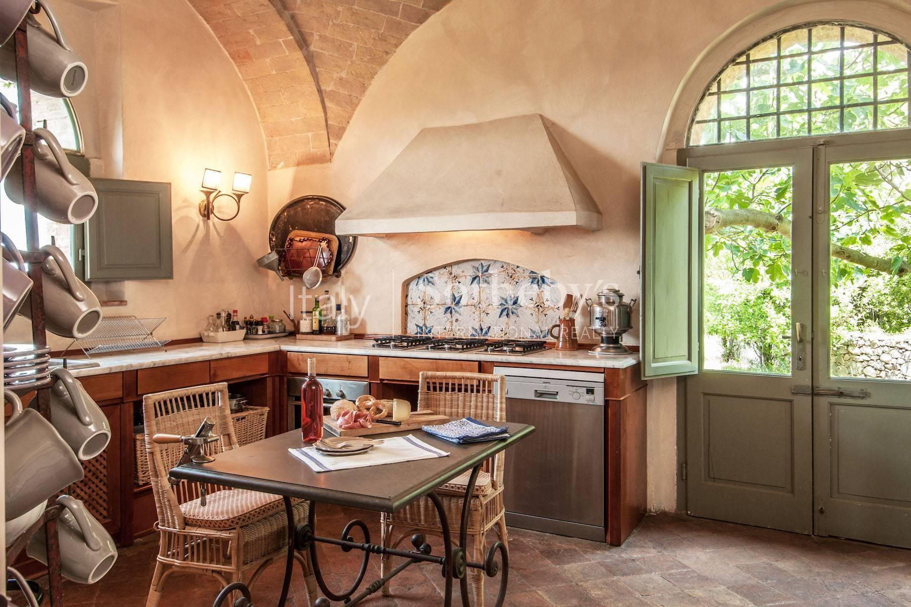A charming Tuscan villa in the heart of Montalcino - 10