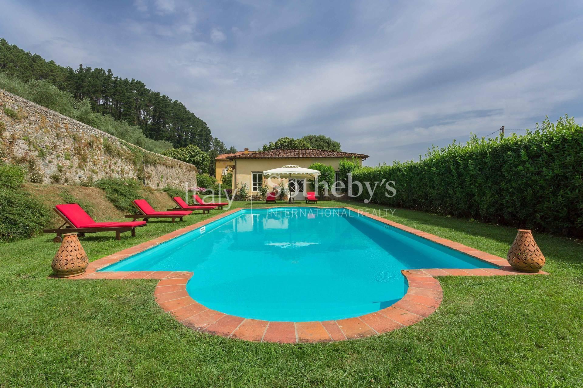 A historical villa surrounded by hill-terraced olive groves - 4