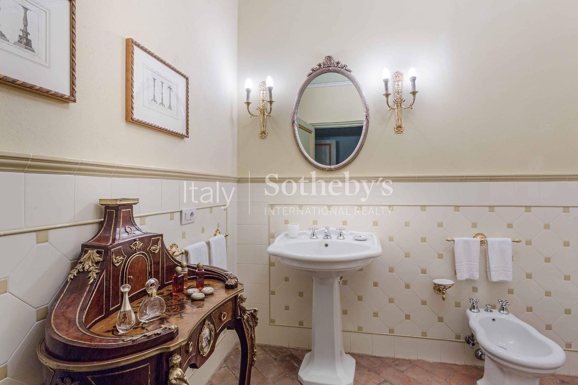 A historical villa surrounded by hill-terraced olive groves - 44
