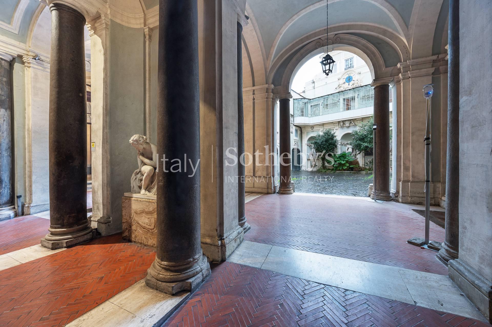 Palazzo Rondinini, historical building in the heart of Rome - 7