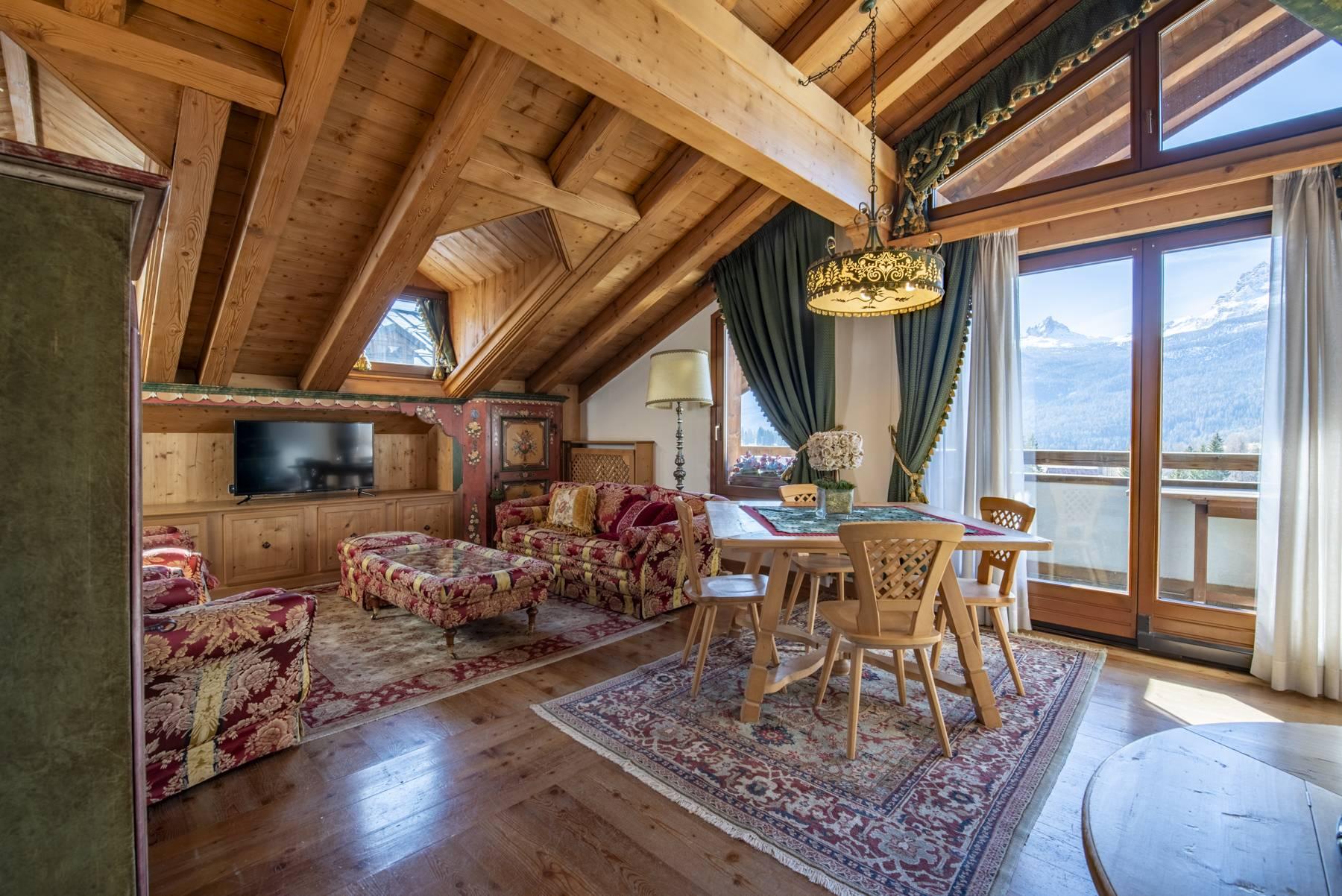 Penthouse with terrace in the heart of Cortina d'Ampezzo - 1