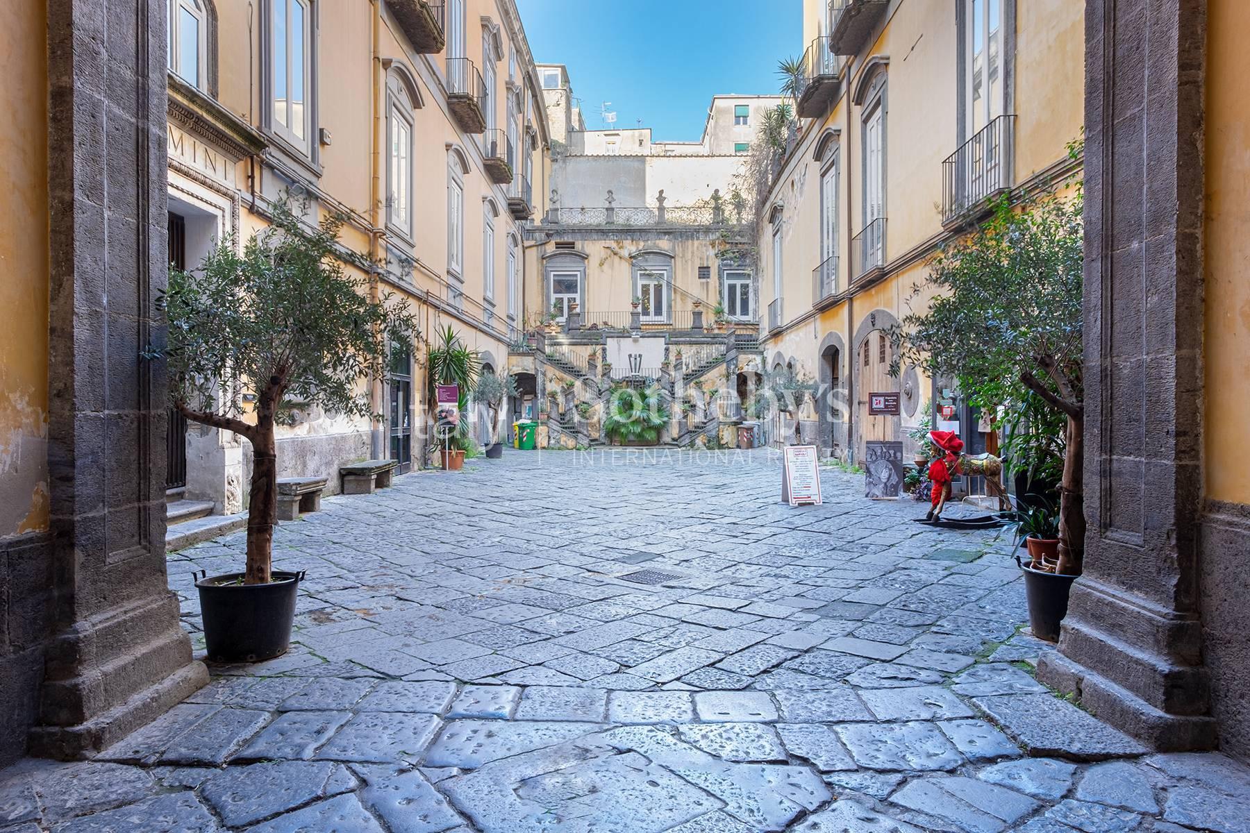 Monumentale dimora rinascimentale al centro storico di Napoli - 2