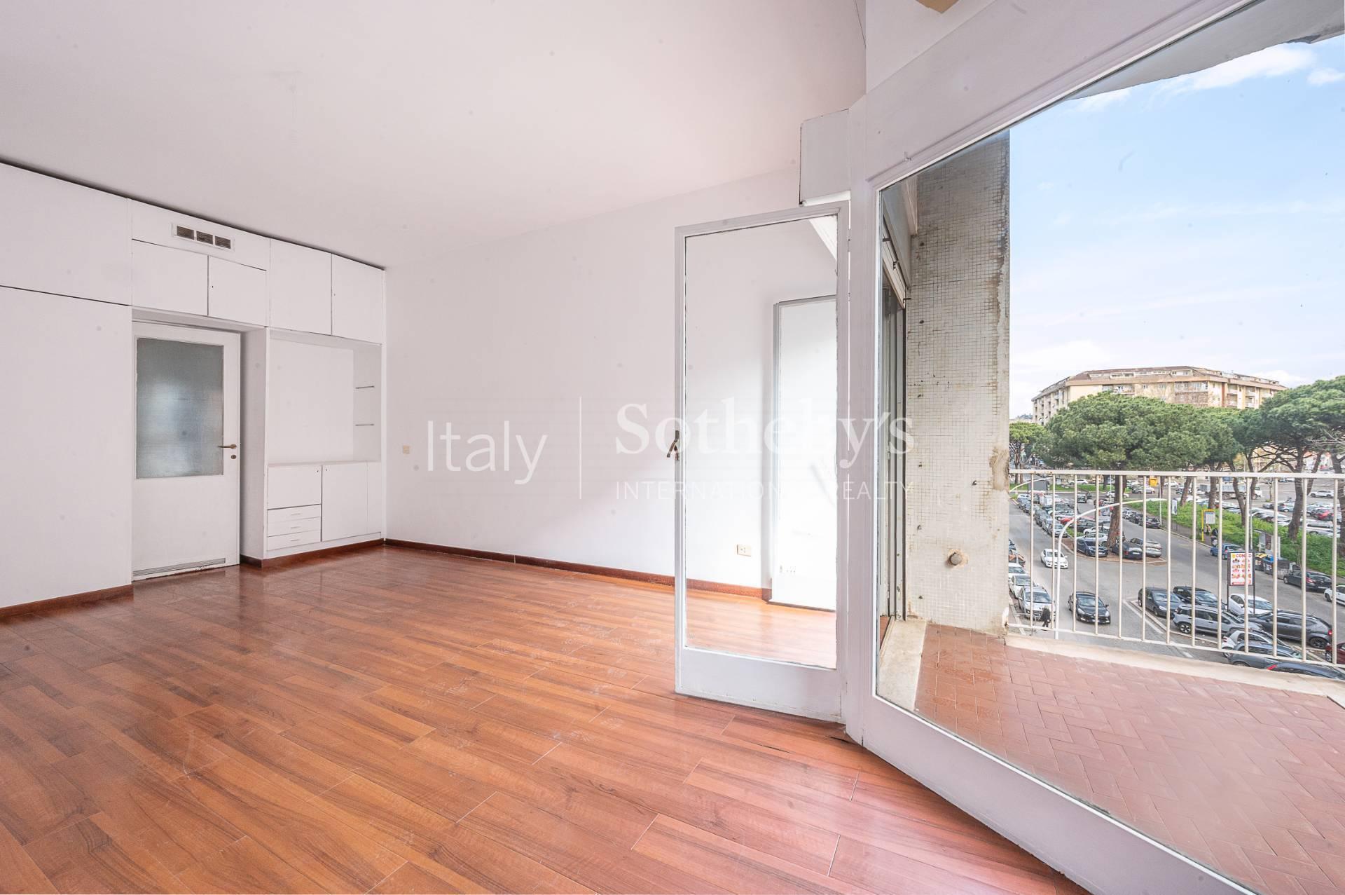 Luminoso appartamento con affacci nel verde, in vendita, Roma | Sotheby’s Realty Italy - 2