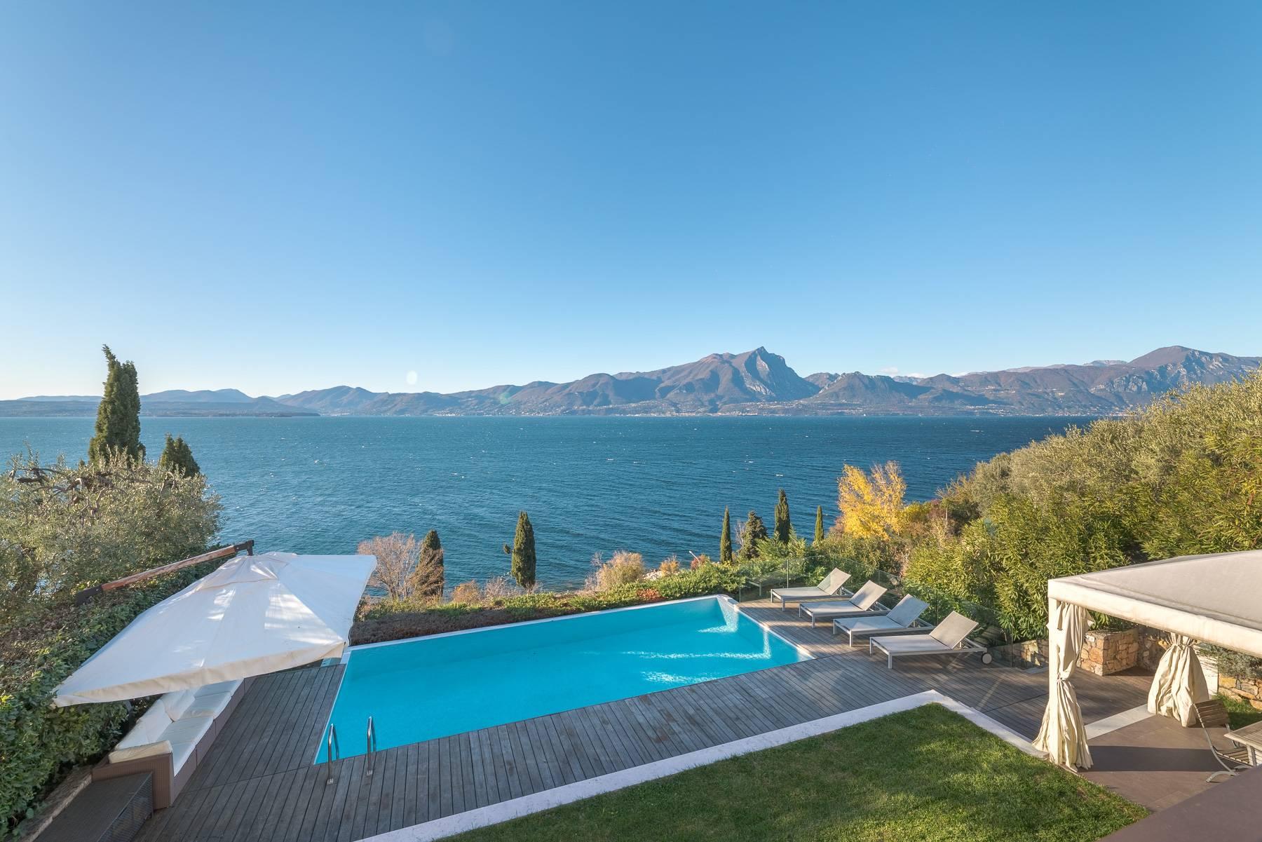 Moderne Villa mit Pool und atemberaubendem Blick auf den See - 1