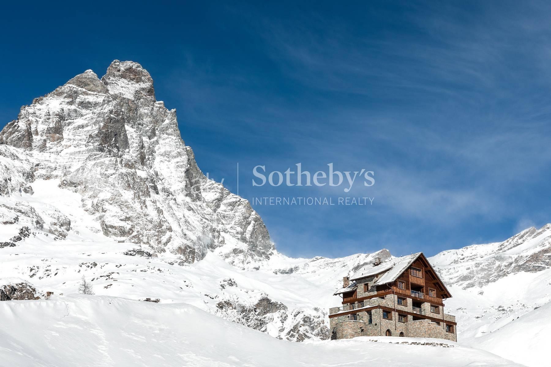 Exceptional Chalet in Cervinia's Most Prestigious Location - 2