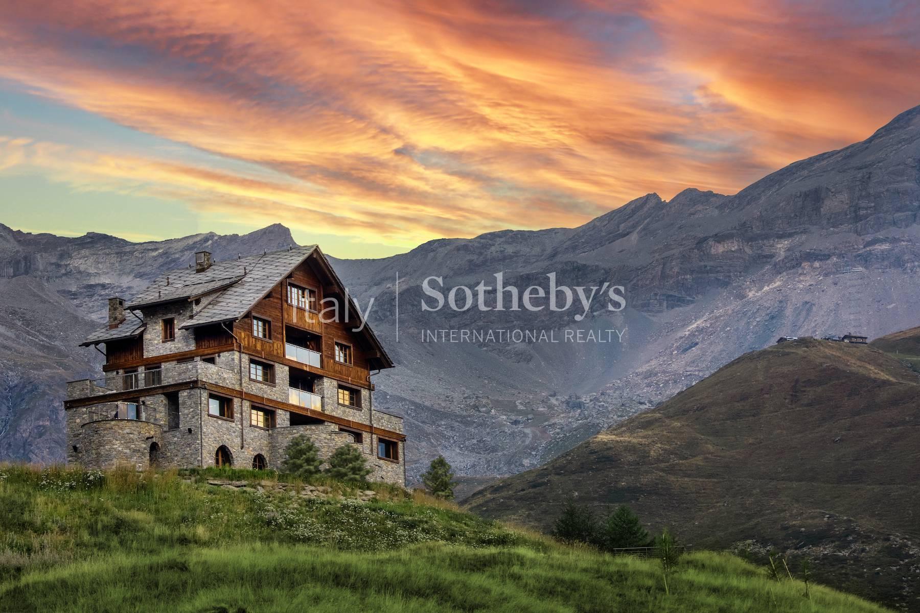 Exceptional Chalet in Cervinia's Most Prestigious Location - 3