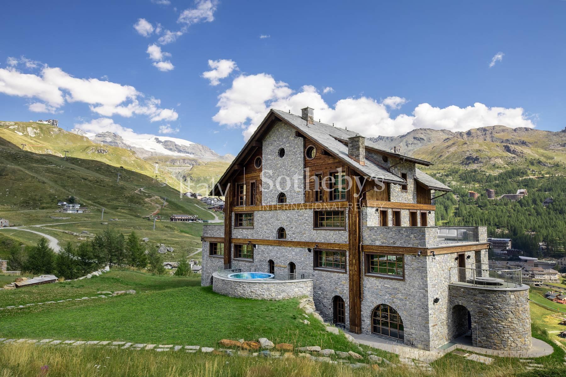 Exceptional Chalet in Cervinia's Most Prestigious Location - 4