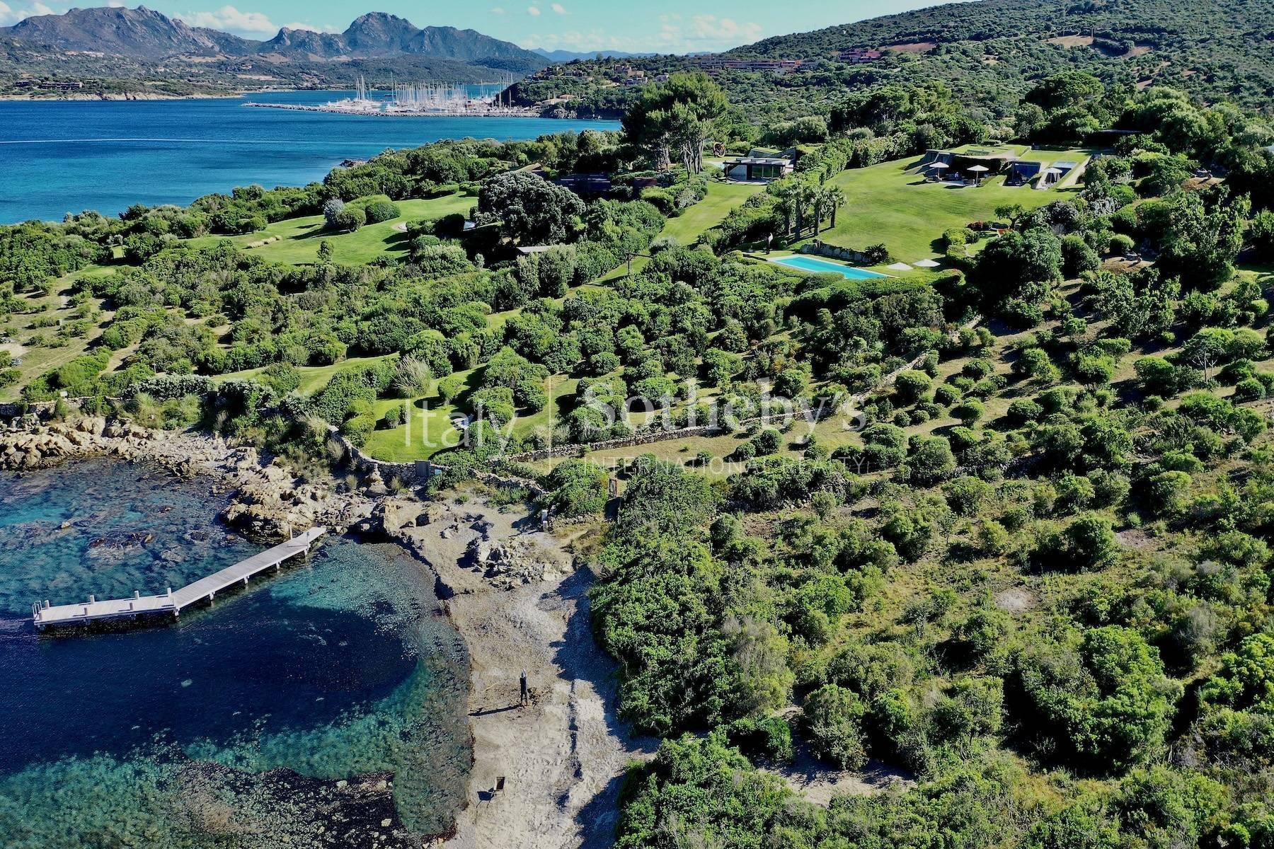 A gorgeous beachfront Villa with magnificent views and private dock - 7