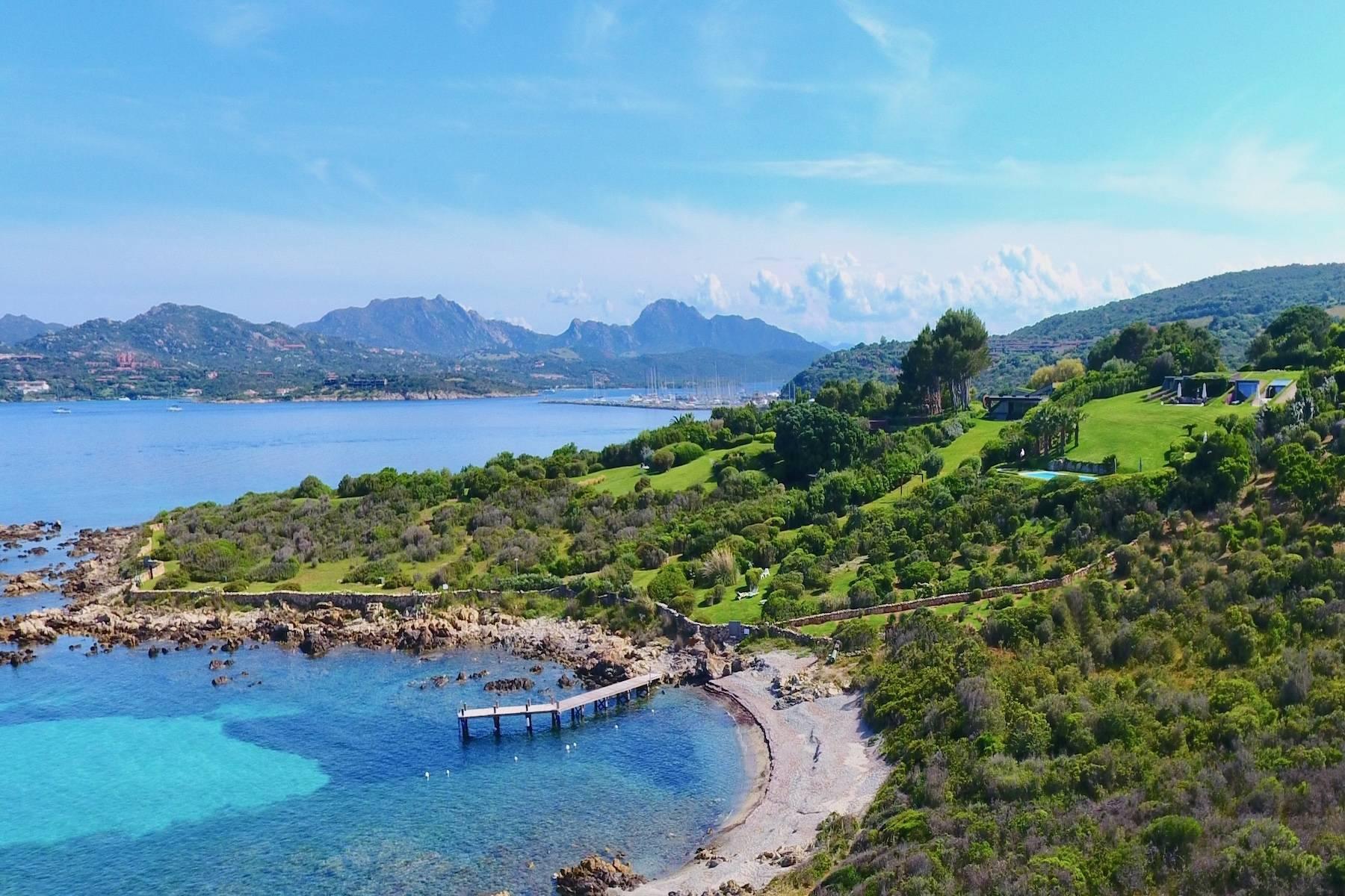 A gorgeous beachfront Villa with magnificent views and private dock - 1