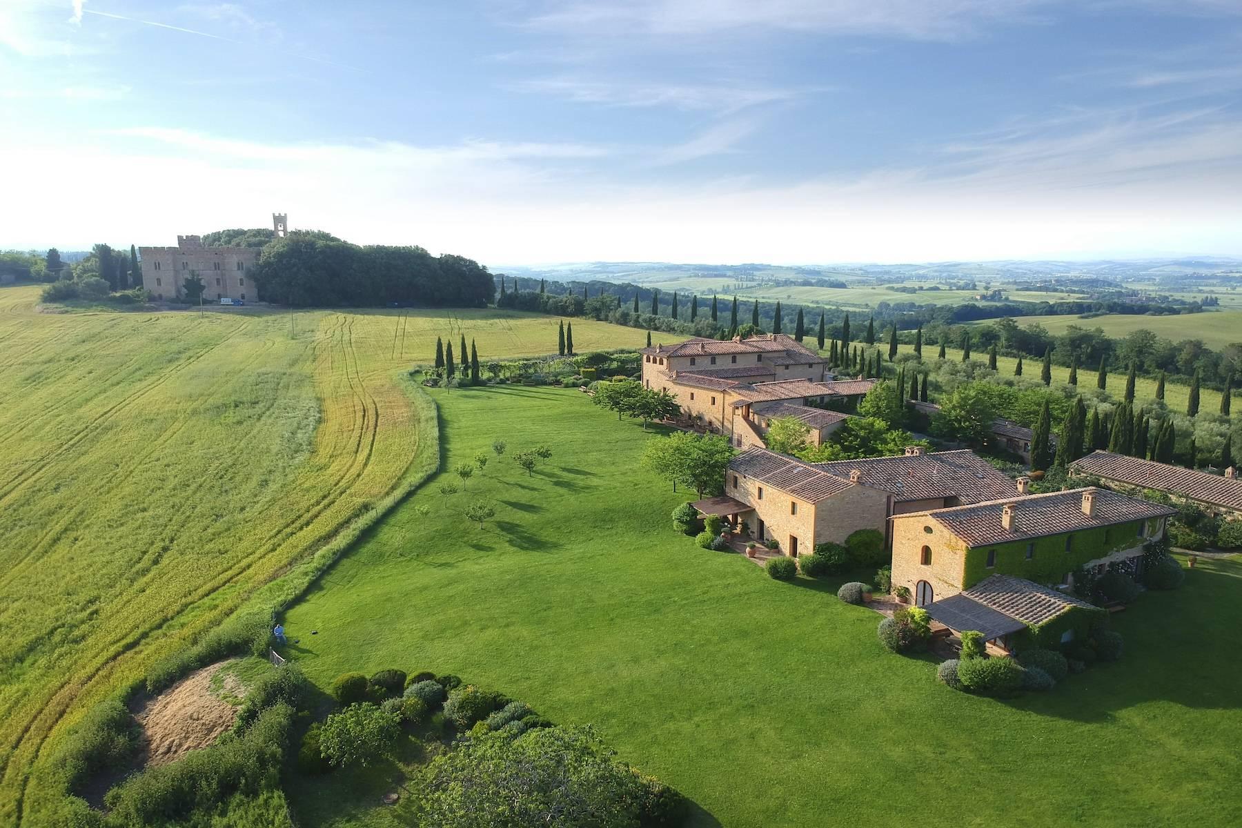 Marvellous estate n the heart of the Val d'Orcia valley - 1