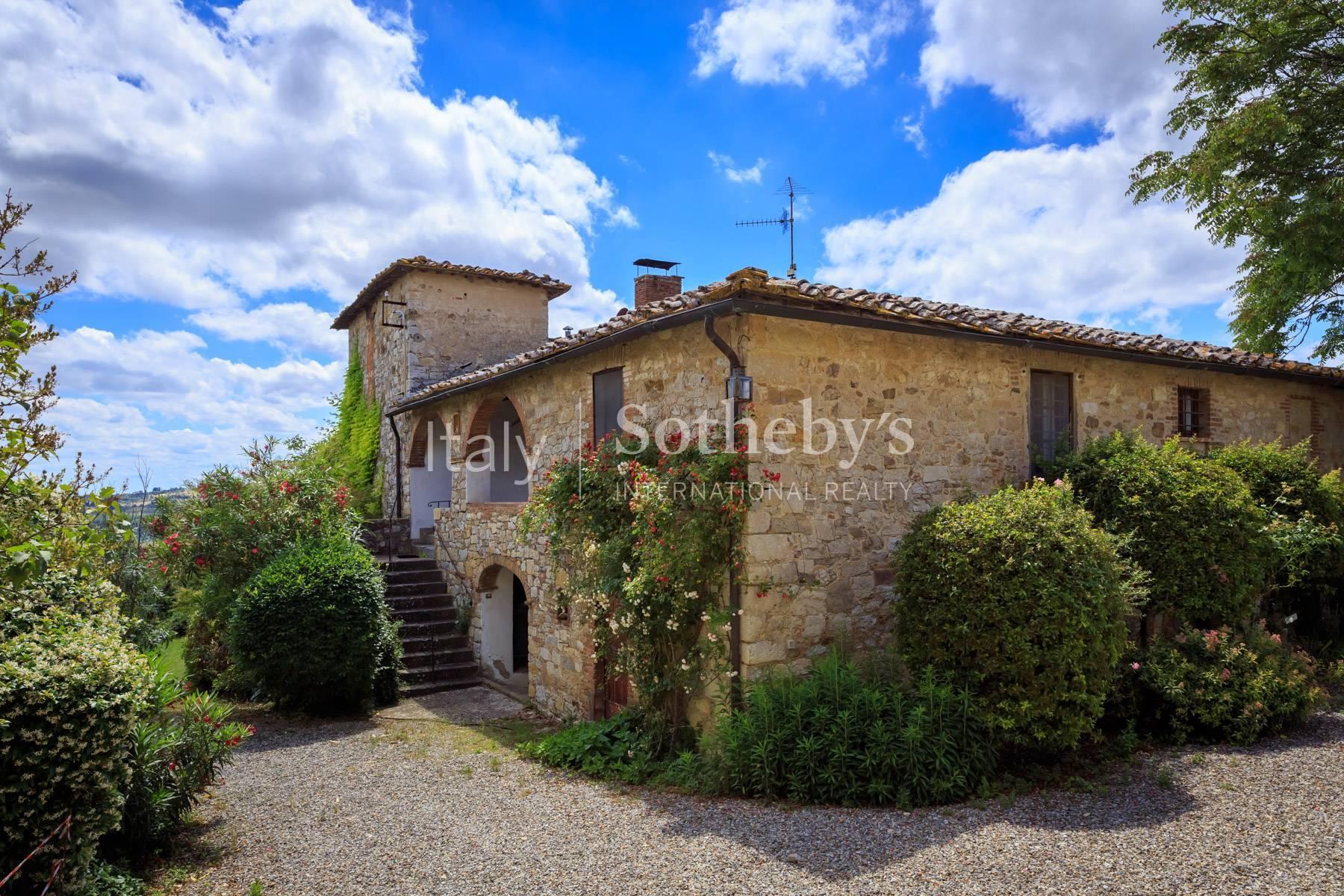 A prestigious wine estate with villa, pool and church - 5