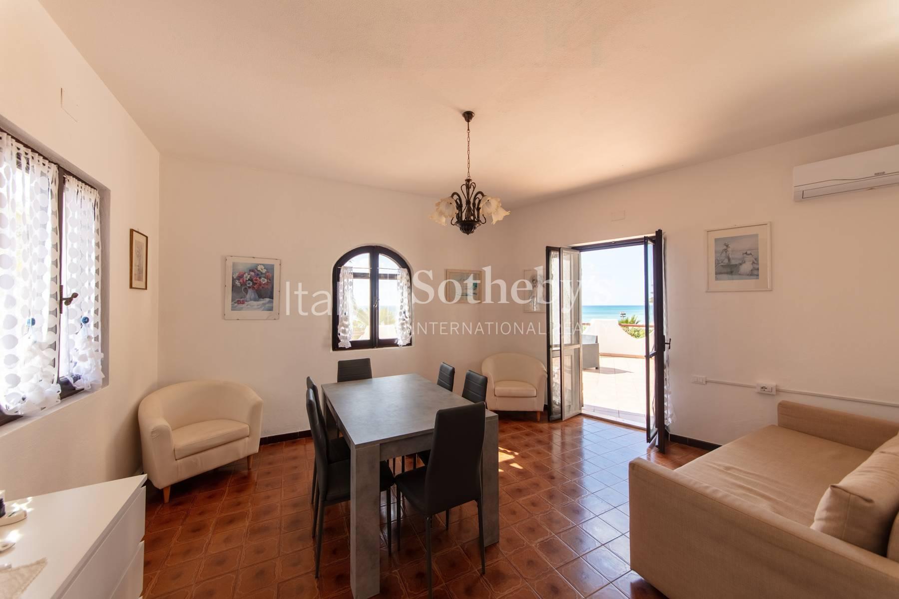 Villa in prima fila sulla spiaggia di Santa Margherita di Pula - 5