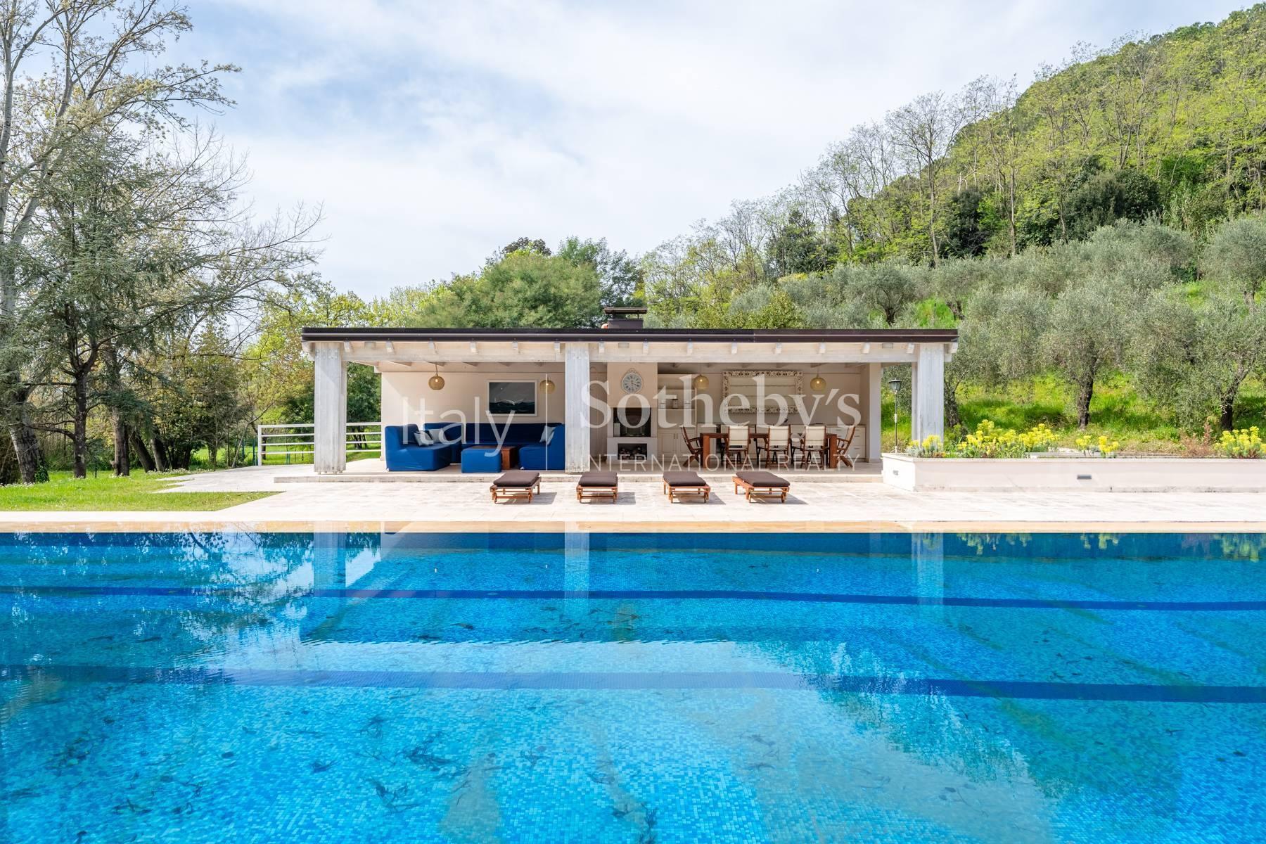 Elegante villa toscana con piscina, laghetto e dépandance, in vendita, Massarosa | Sotheby’s Realty Italy - 2