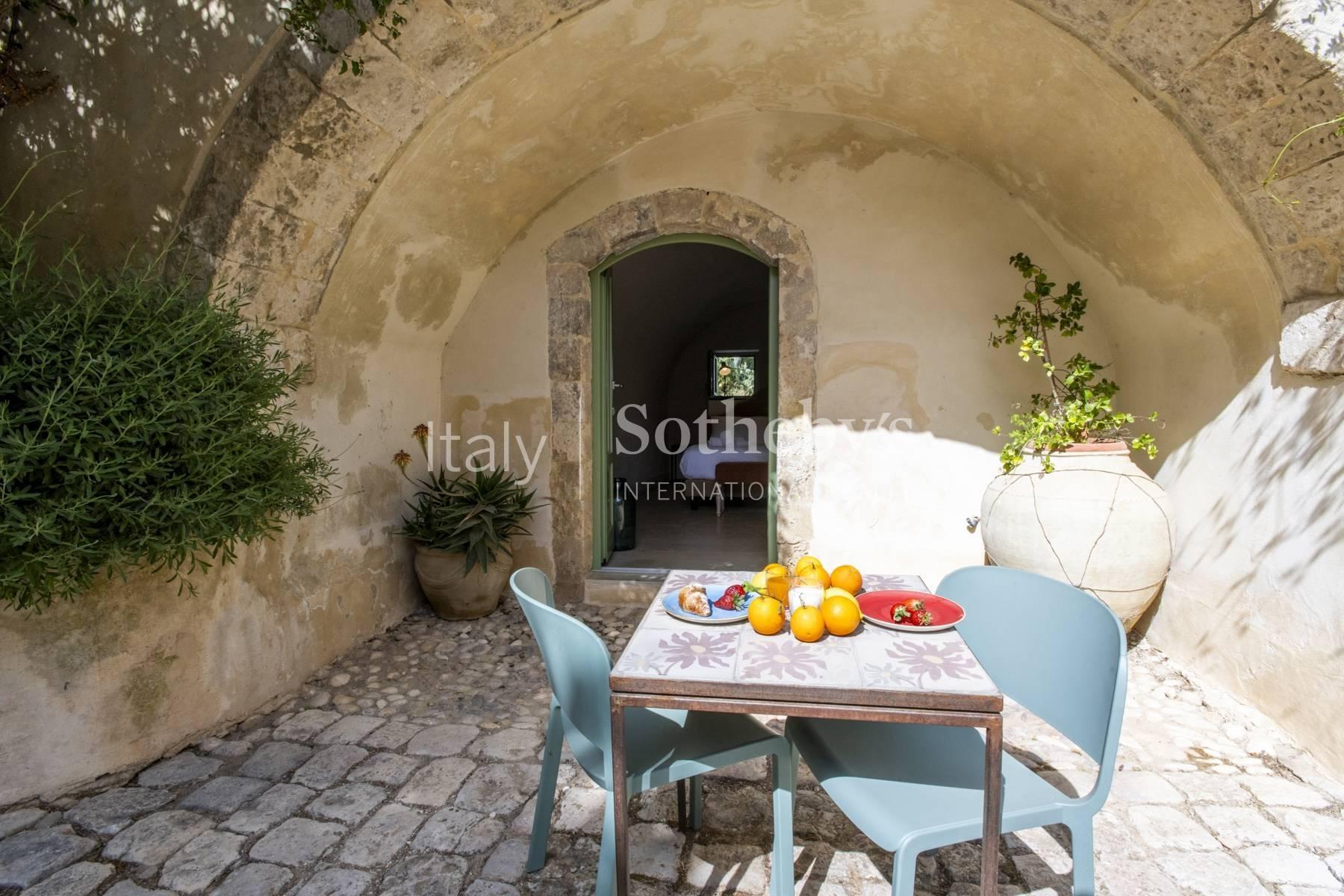 Antico baglio siciliano ristrutturato con vista su Noto, in vendita, Noto | Sotheby’s Realty Italy - 24