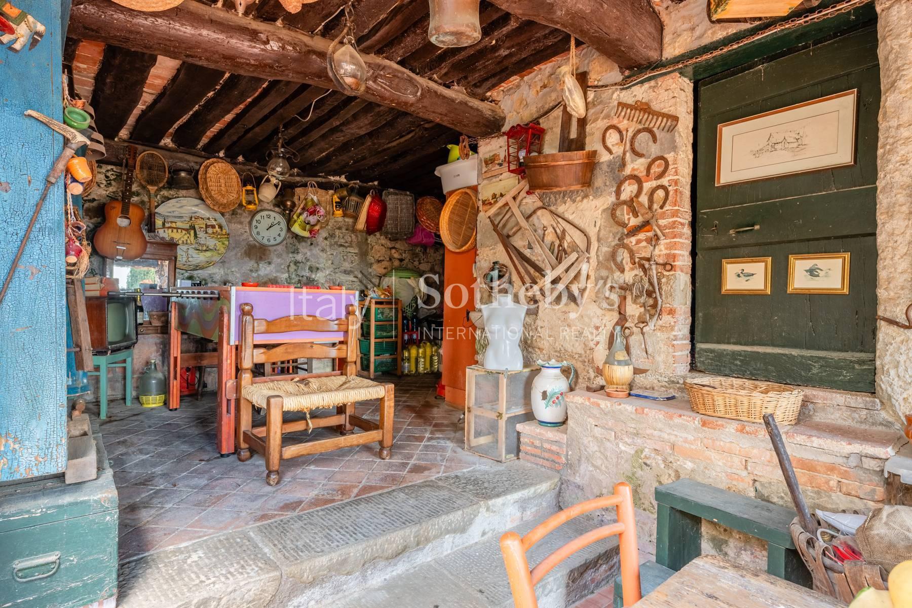 Antico casale con vista sulle colline di Lucca Rustico/casale in