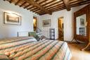 Storico casale con piscina e parco a San Casciano dei Bagni, in vendita, San Casciano dei Bagni | Sotheby’s Realty Italy - 24