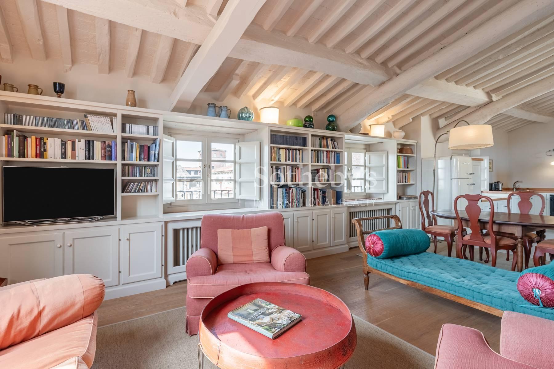 Luminoso attico in storico palazzo nobiliare a Lucca, in vendita, Lucca | Sotheby’s Realty Italy - 2