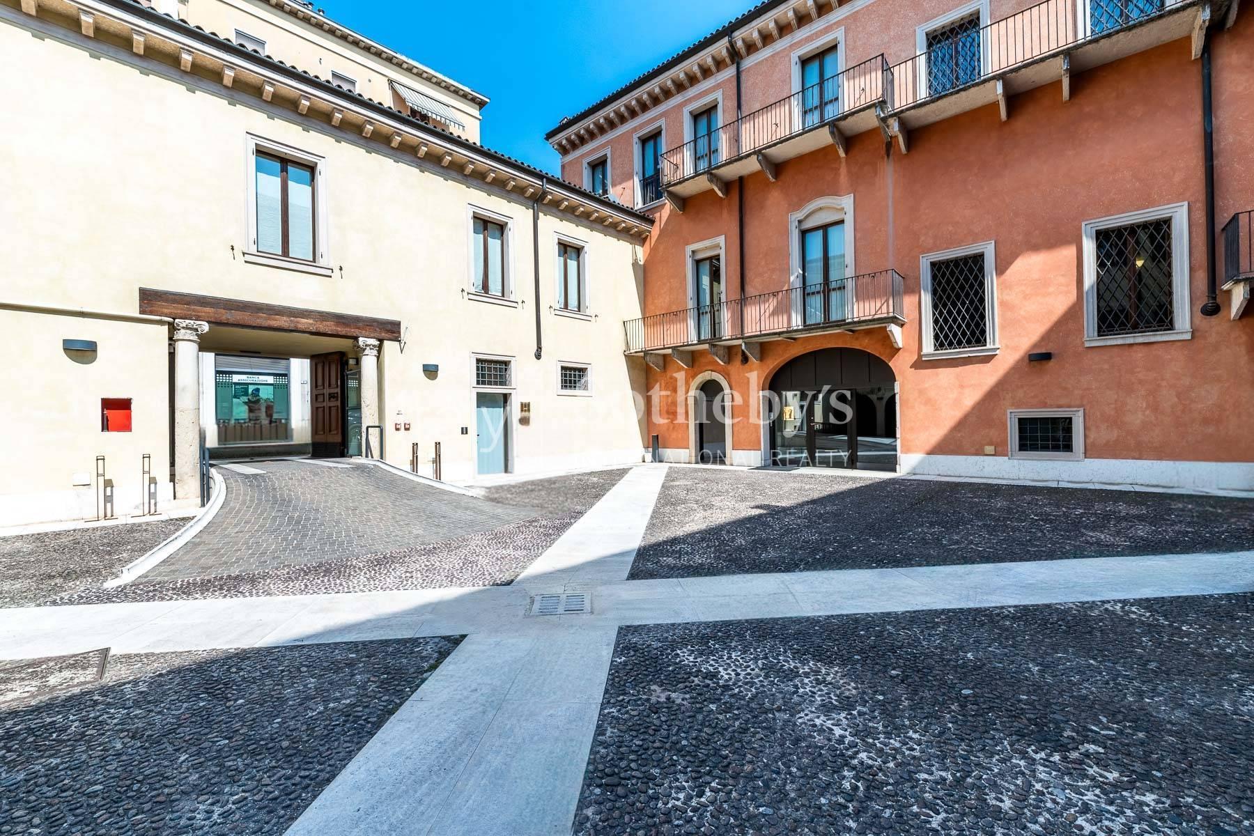 特別額装品/Palazzi Di Verona（ヴェローナ） Explore Verona, the picturesque and charming Venetian pearl