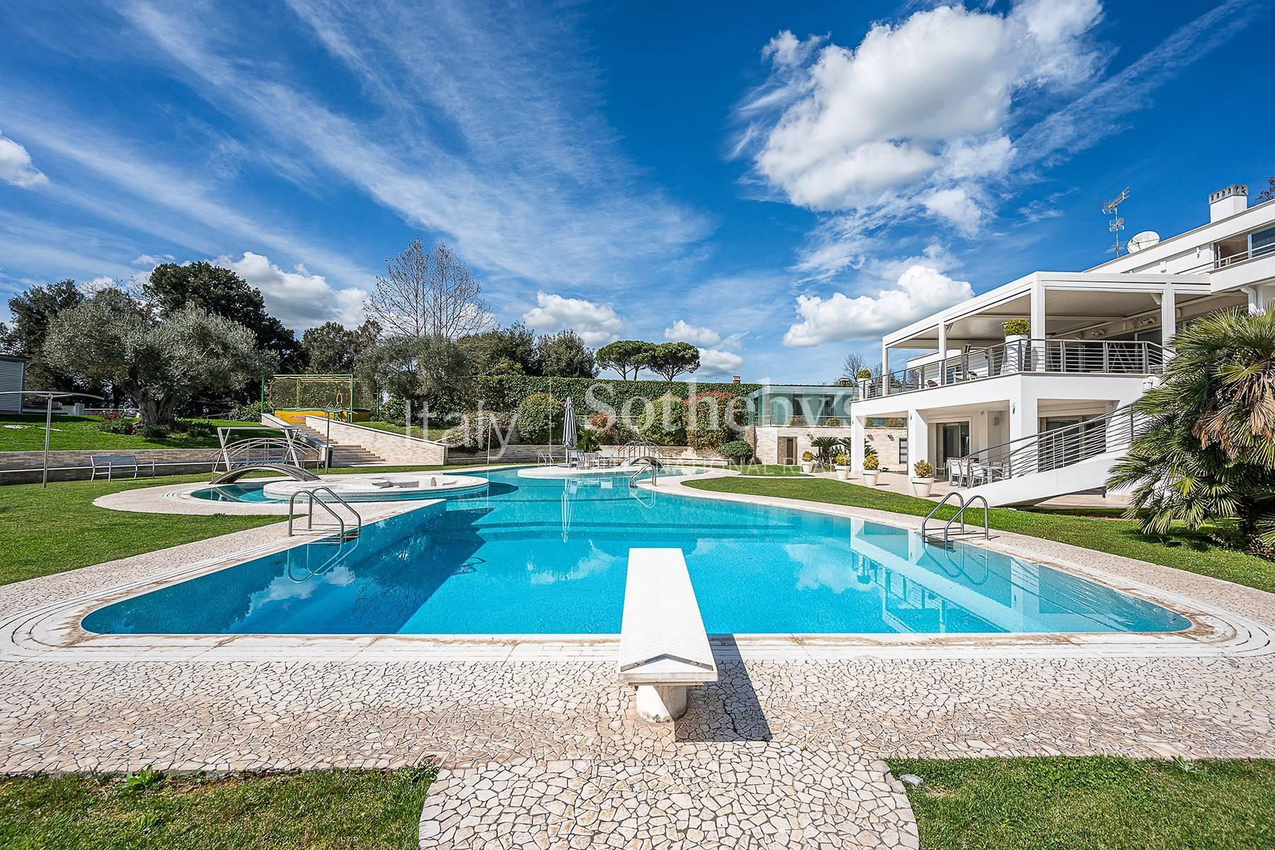 Exclusive villa in Olgiata with private swimming pool - 2