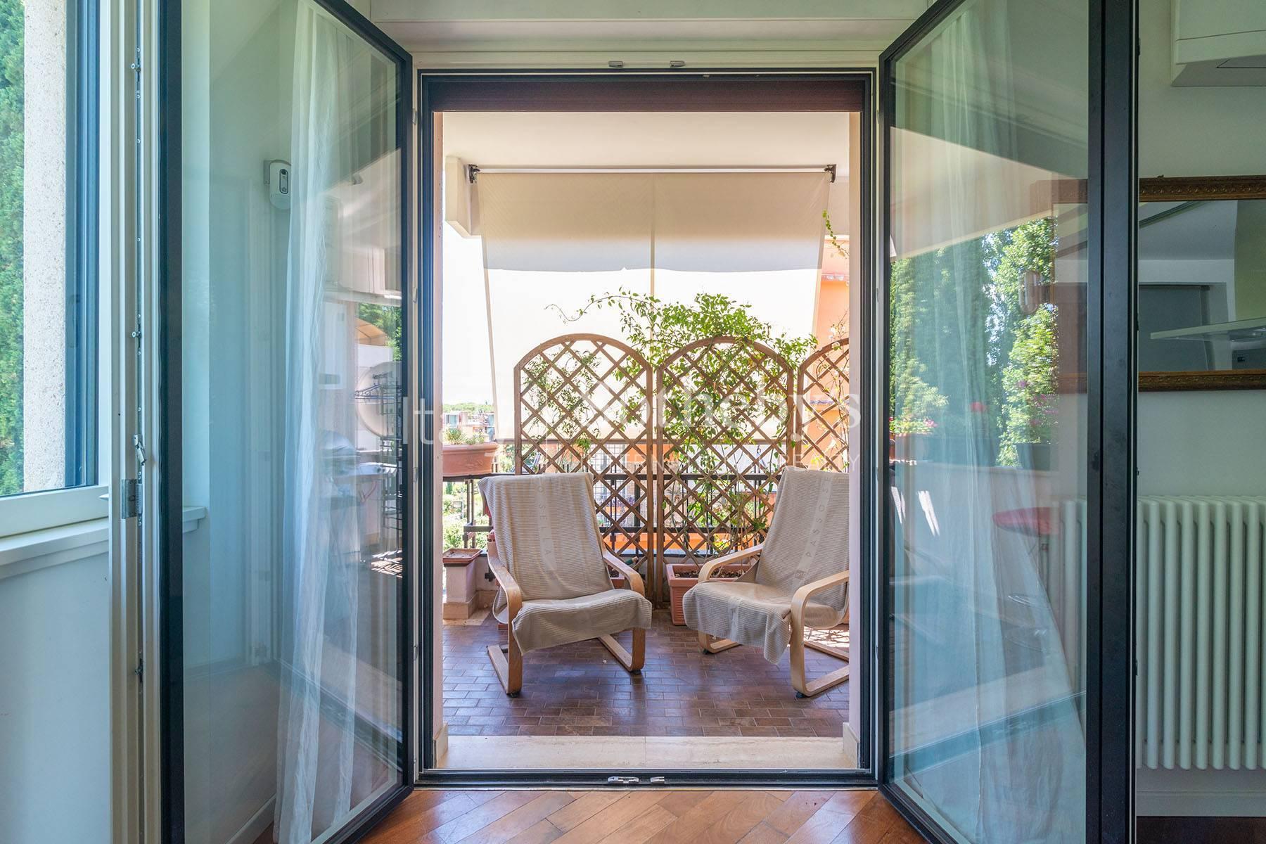 Luminoso appartamento con triplo affaccio, in vendita, Roma | Sotheby’s Realty Italy - 13