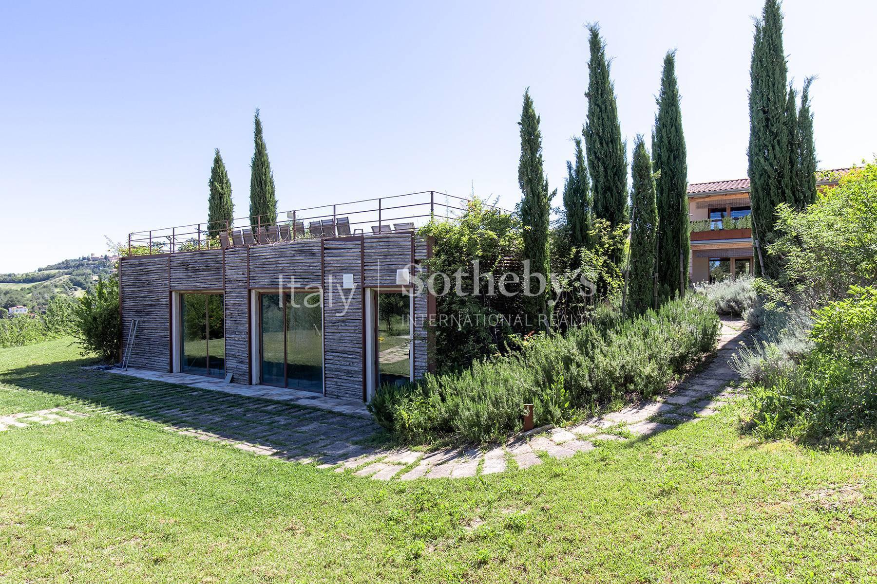 Proprietà eco-sostenibile con piscina nelle Marche - 5