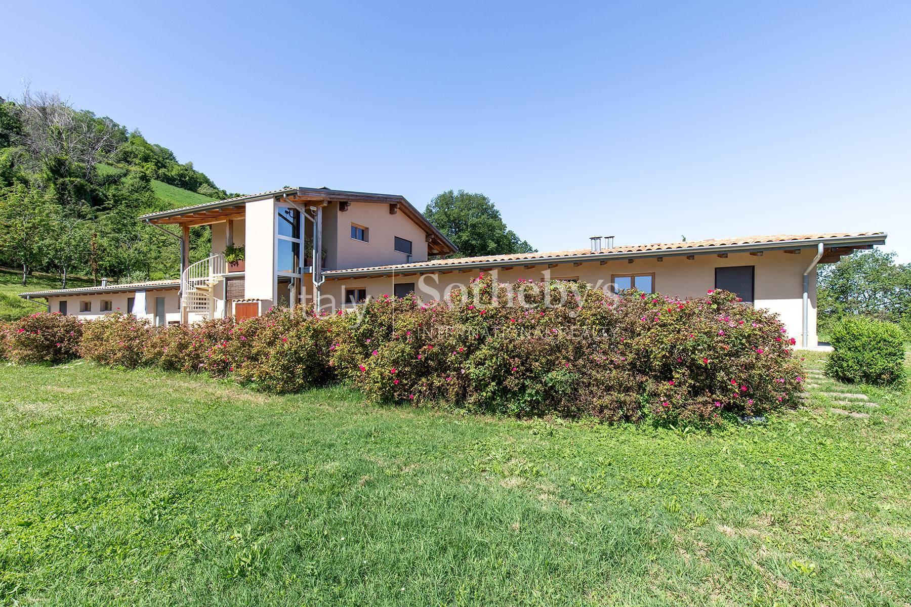 Proprietà eco-sostenibile con piscina nelle Marche - 4