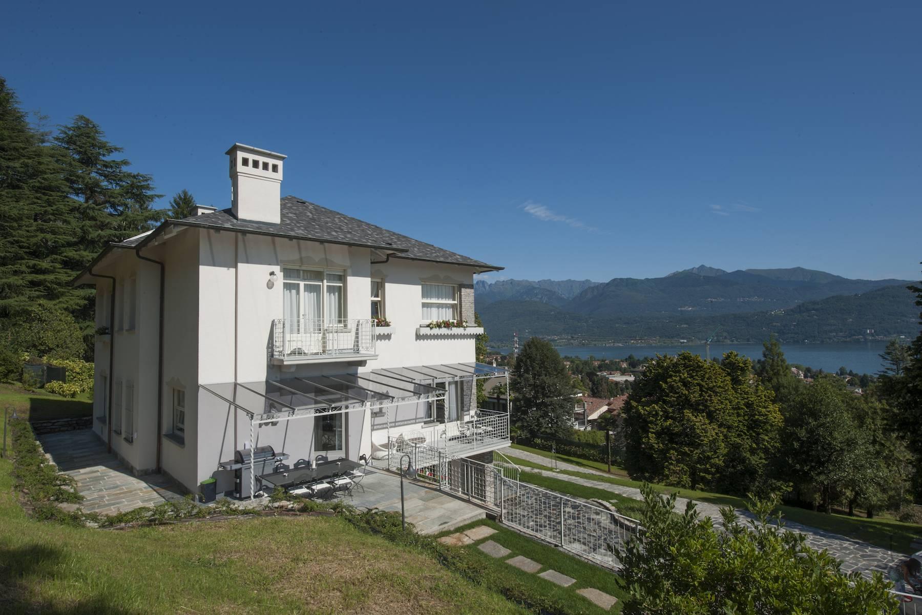 Incantevole villa d'epoca con vista sul Lago Maggiore - 1