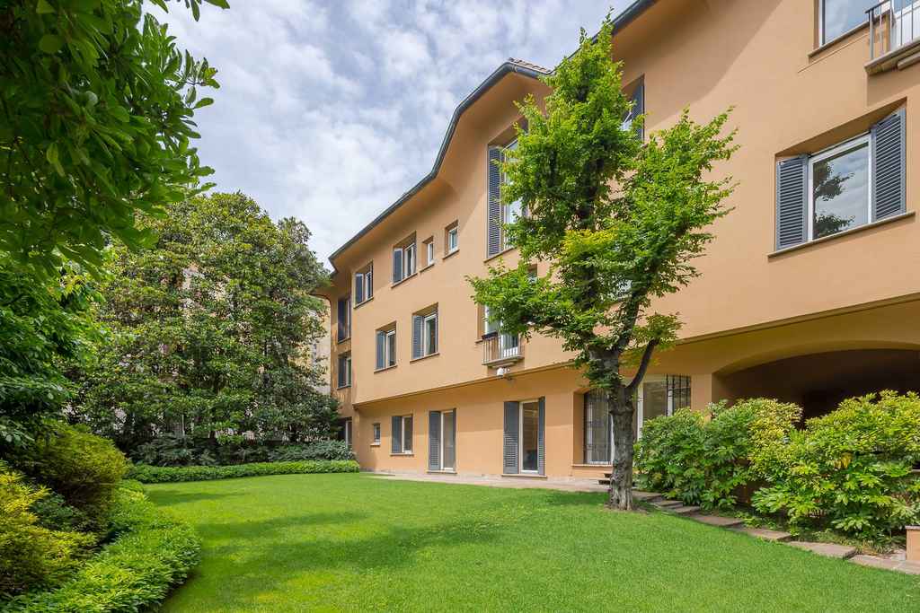 View of Elegant renovated apartment with private garden | Apartment For rent ...