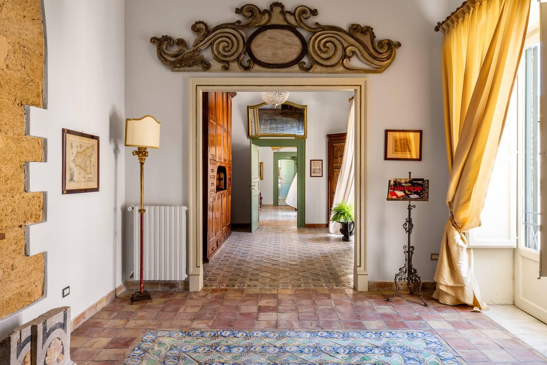 Pregevole attico nel centro storico di Palermo - 1