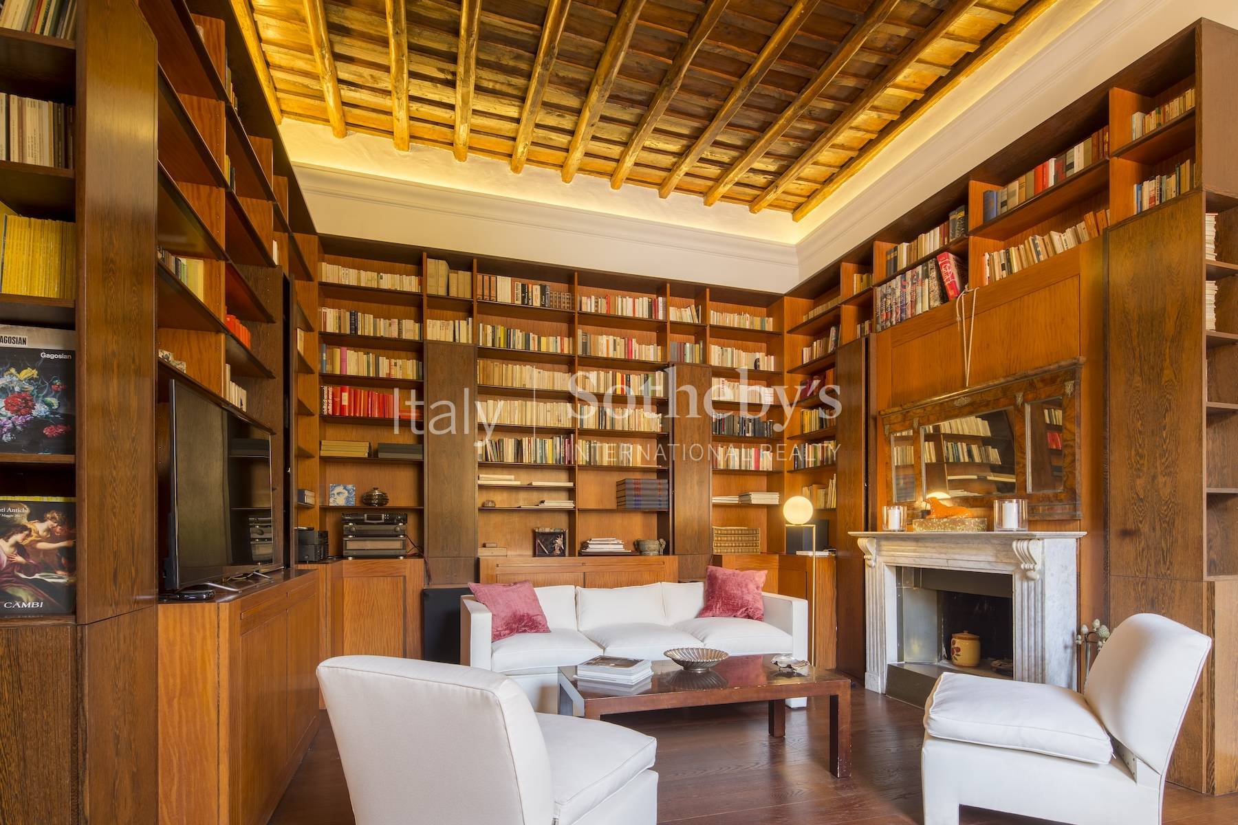 16th-century palace in the heart of Rome - 2