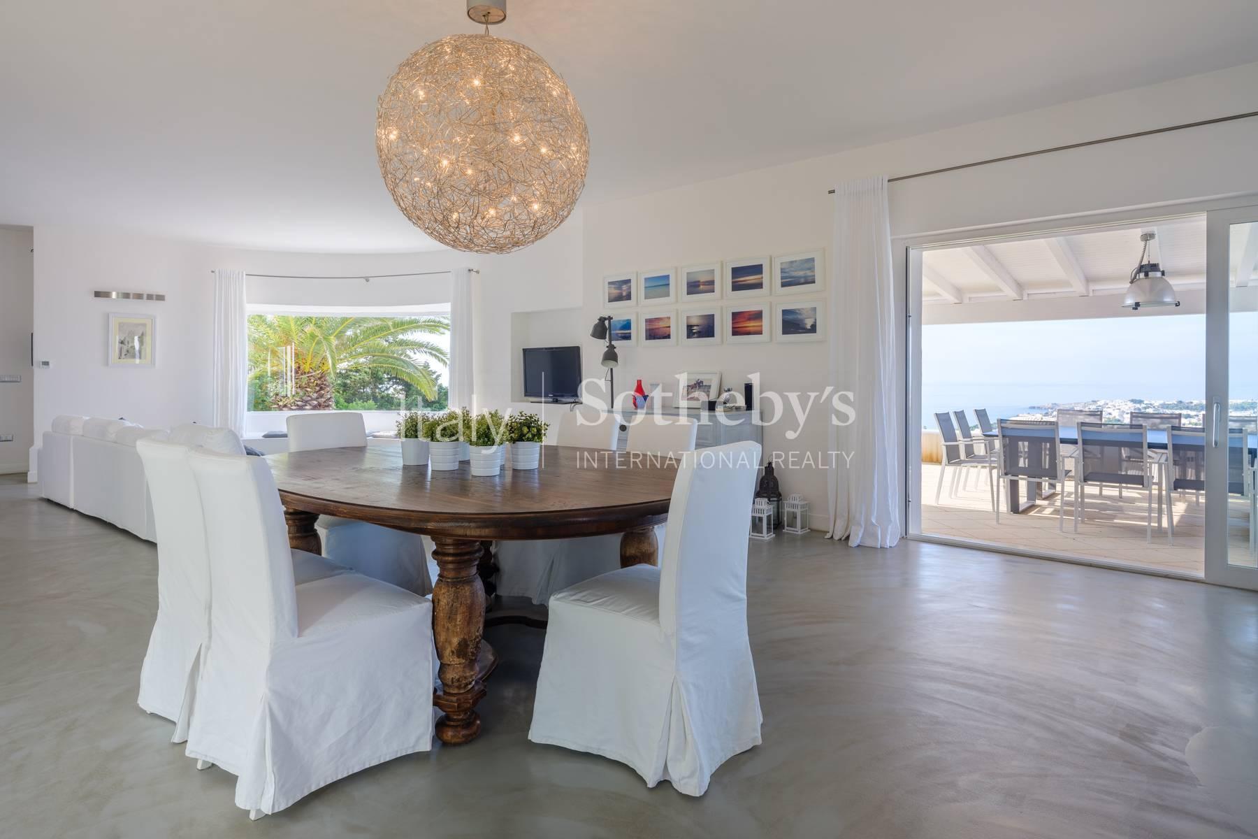 Elegant villa with a sea-view pool - 5