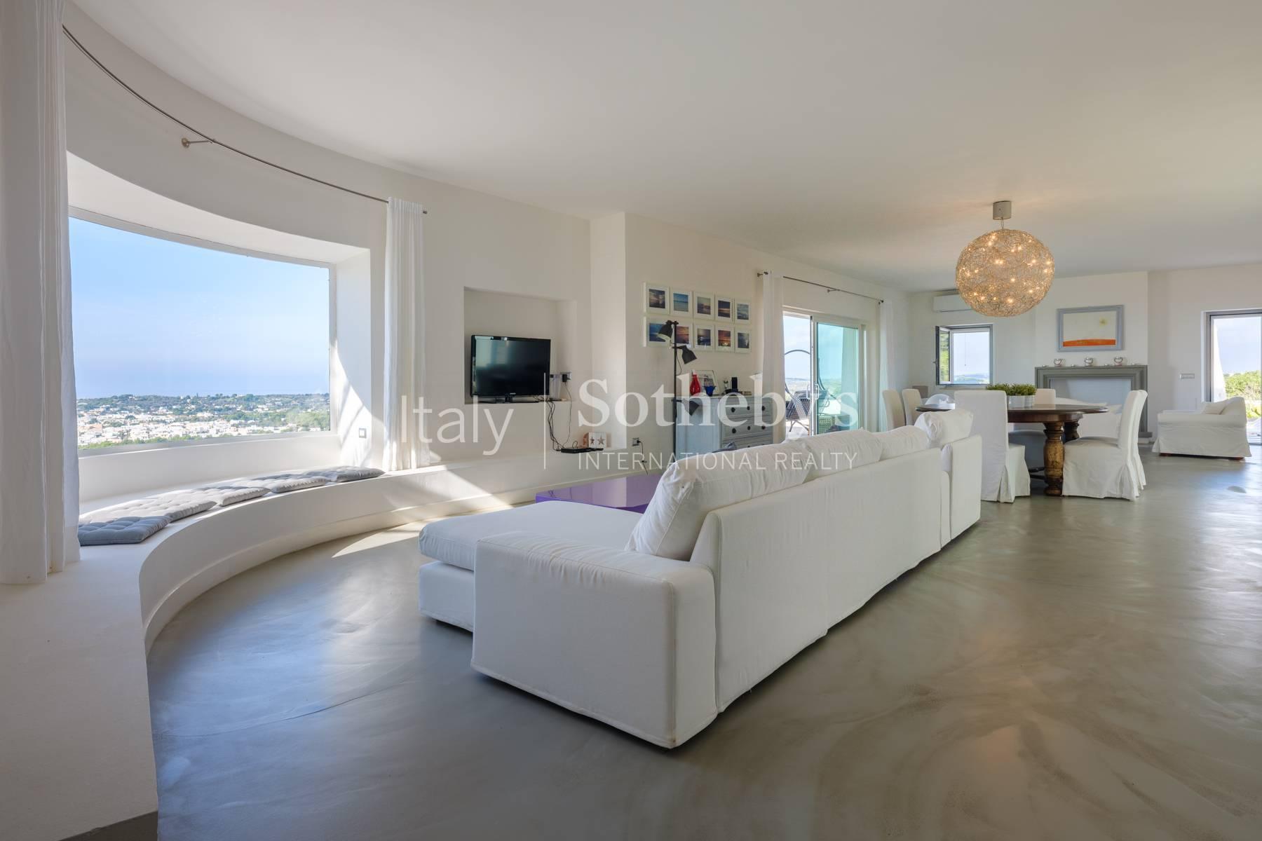 Elegant villa with a sea-view pool - 3