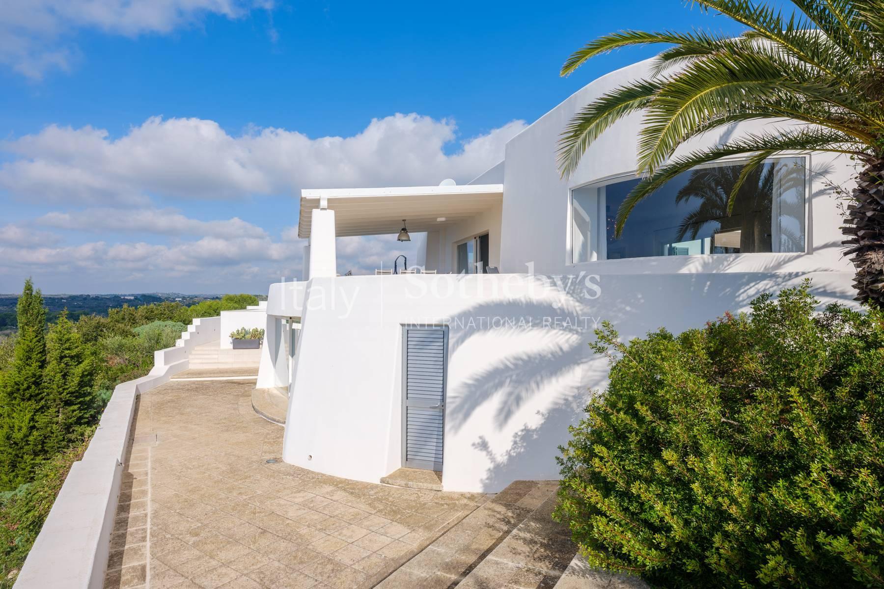 Elegant villa with a sea-view pool - 2