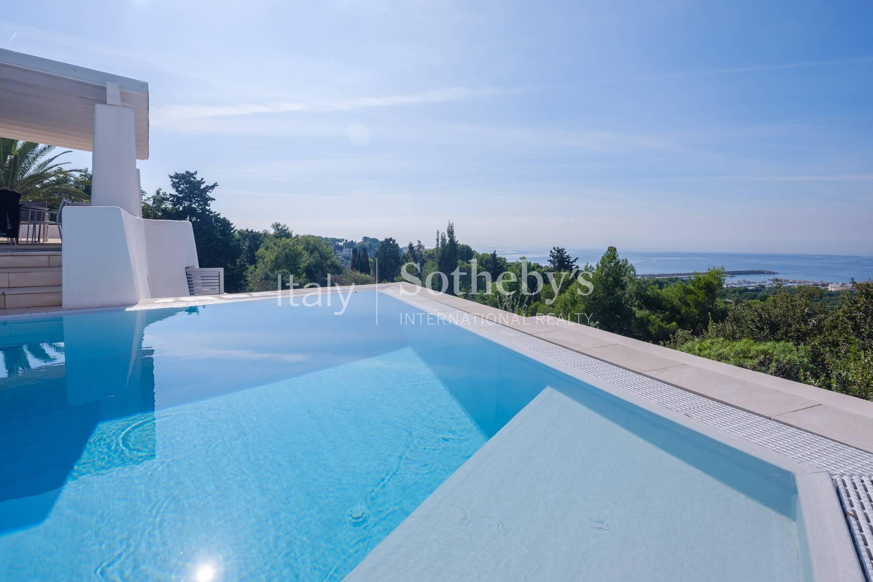 Elegante villa con piscina fronte mare Villa in vendita