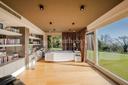 Villa moderna con spa affacciata sulle rive del Lago, in vendita, Bee | Sotheby’s Realty Italy - 10