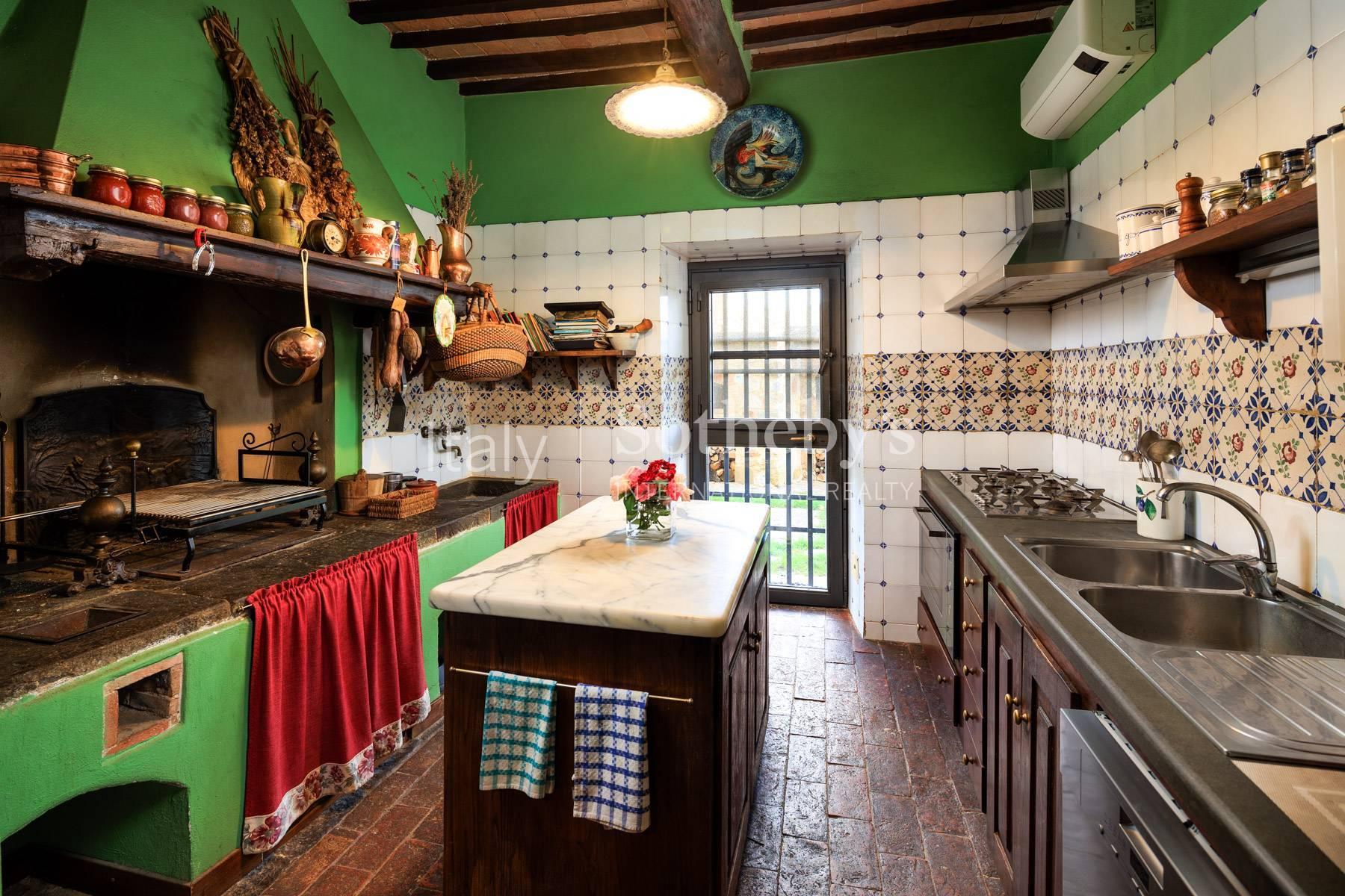Casale storico con uliveto e vigneto - 8