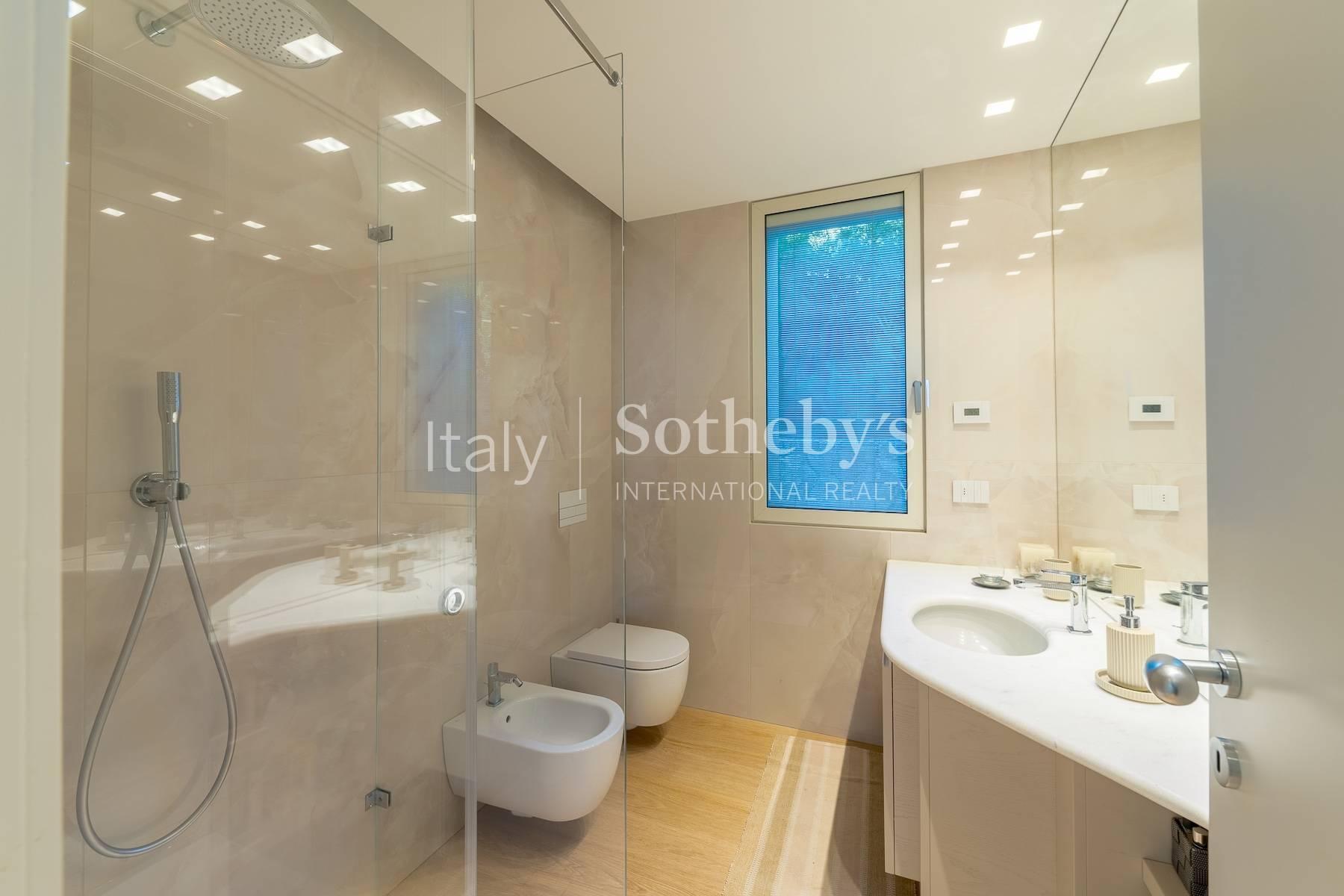 Villa moderna con piscina e vista mozzafiato sul lago, in vendita, Torri del Benaco | Sotheby’s Realty Italy - 18
