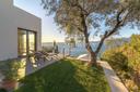 Villa moderna con piscina e vista mozzafiato sul lago, in vendita, Torri del Benaco | Sotheby’s Realty Italy - 2